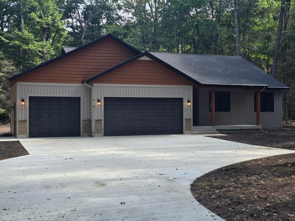 Photo of 918 Scenic Drive, Muskegon, MI 49445 (MLS # 26046453)