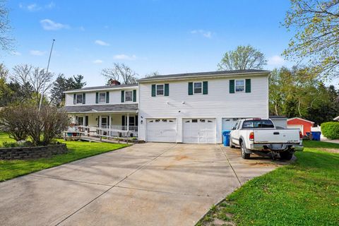 Photo of 3426 Meadowcroft Avenue, Kalamazoo, MI 49004 (MLS # 26017806)