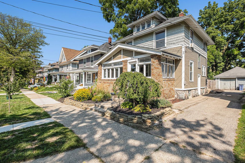 Photo of 536 Ethel Avenue SE, Grand Rapids, MI 49506 (MLS # 23031355)