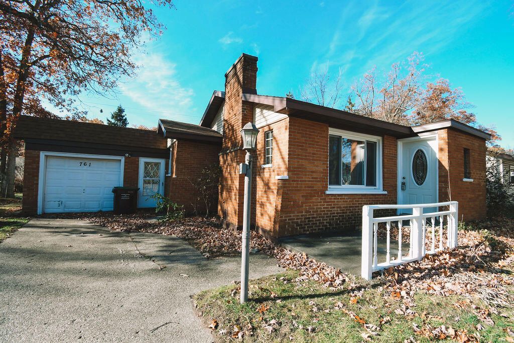 Photo of 761 Carlton Street, Muskegon, MI 49442 (MLS # 25058268)