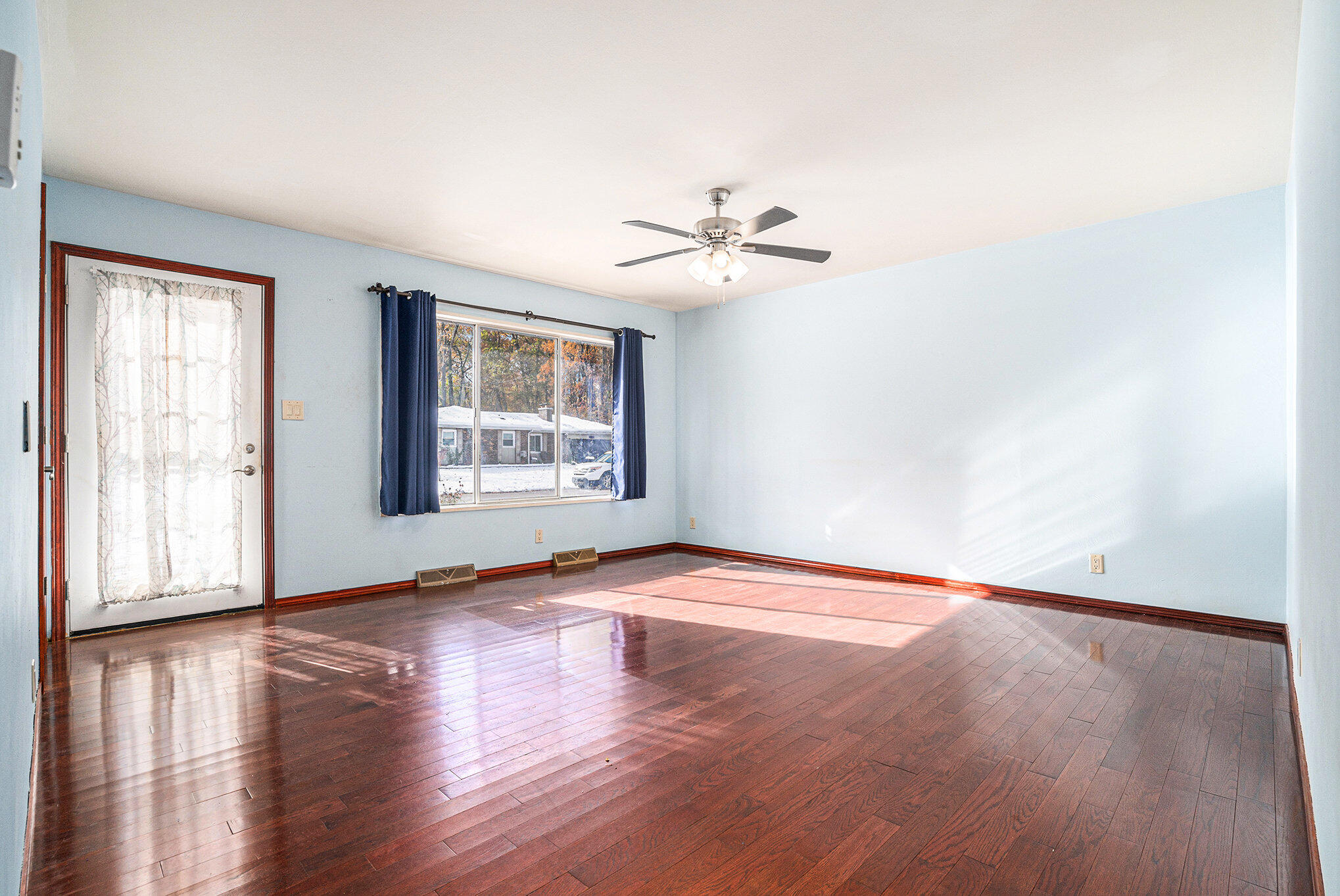 Edwardsburg, Michigan 49112, United States, 3 Bedrooms Bedrooms, ,2 BathroomsBathrooms,Residential,Active,244387