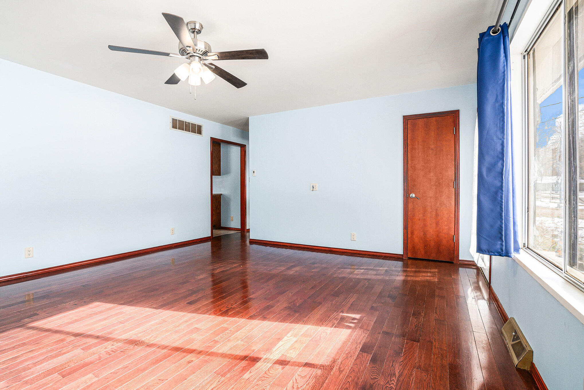 Edwardsburg, Michigan 49112, United States, 3 Bedrooms Bedrooms, ,2 BathroomsBathrooms,Residential,Active,244387