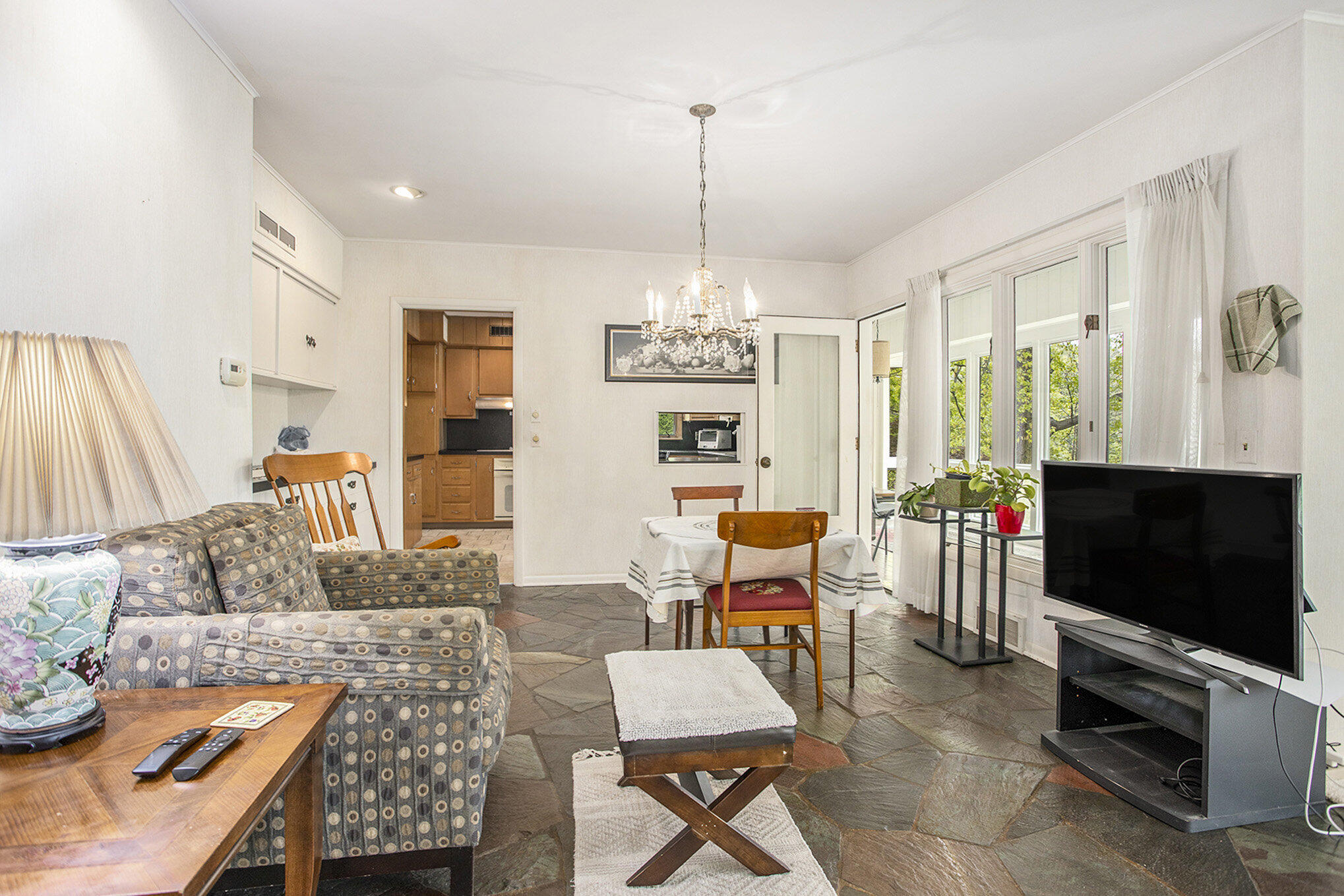 Kalamazoo, Michigan 49008, United States, 4 Bedrooms Bedrooms, ,4 BathroomsBathrooms,Residential,Pending,129901