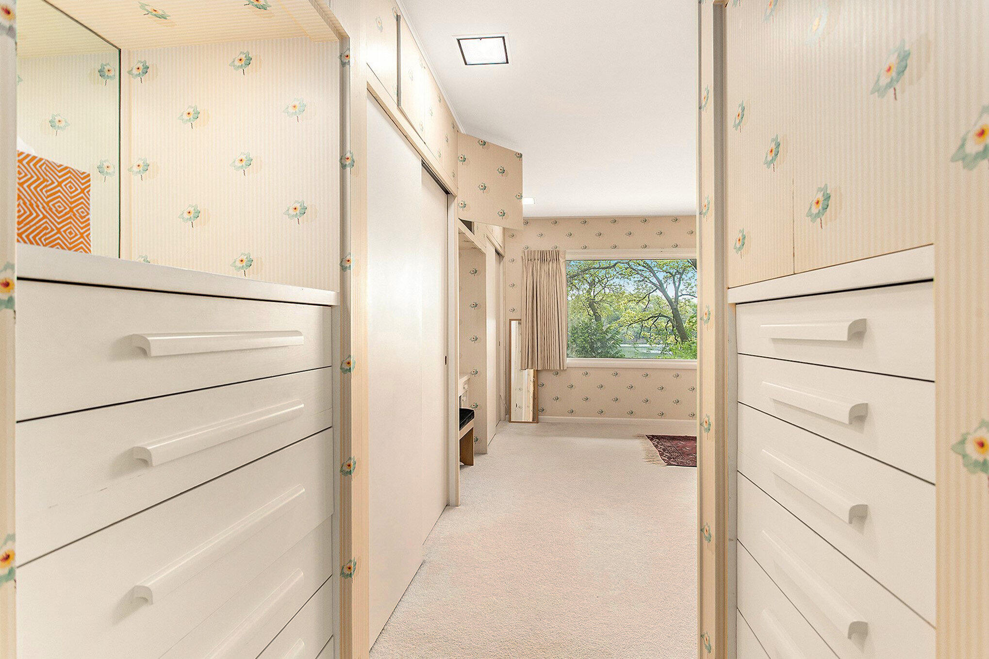 Kalamazoo, Michigan 49008, United States, 4 Bedrooms Bedrooms, ,4 BathroomsBathrooms,Residential,Pending,129901