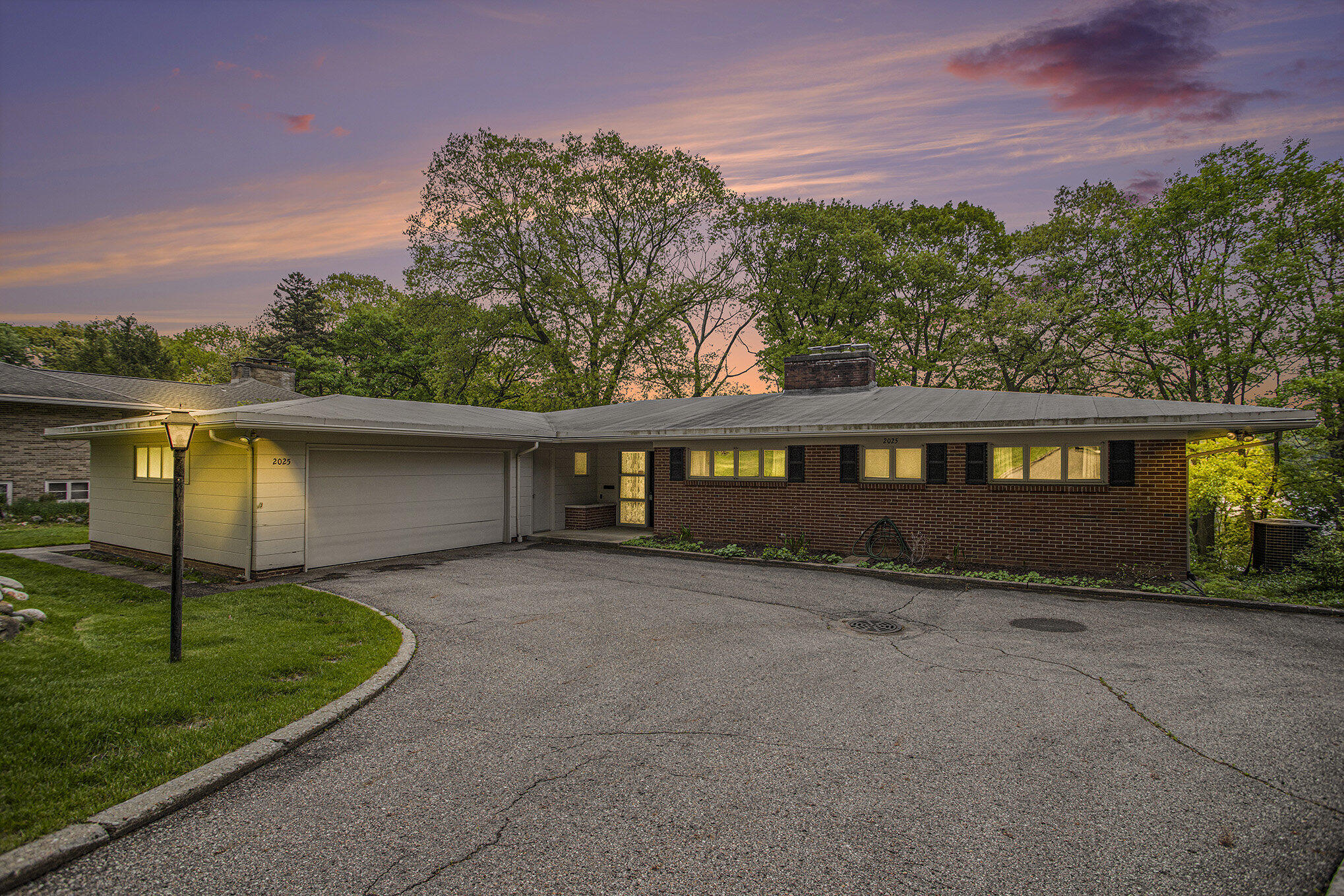 Kalamazoo, Michigan 49008, United States, 4 Bedrooms Bedrooms, ,4 BathroomsBathrooms,Residential,Pending,129901