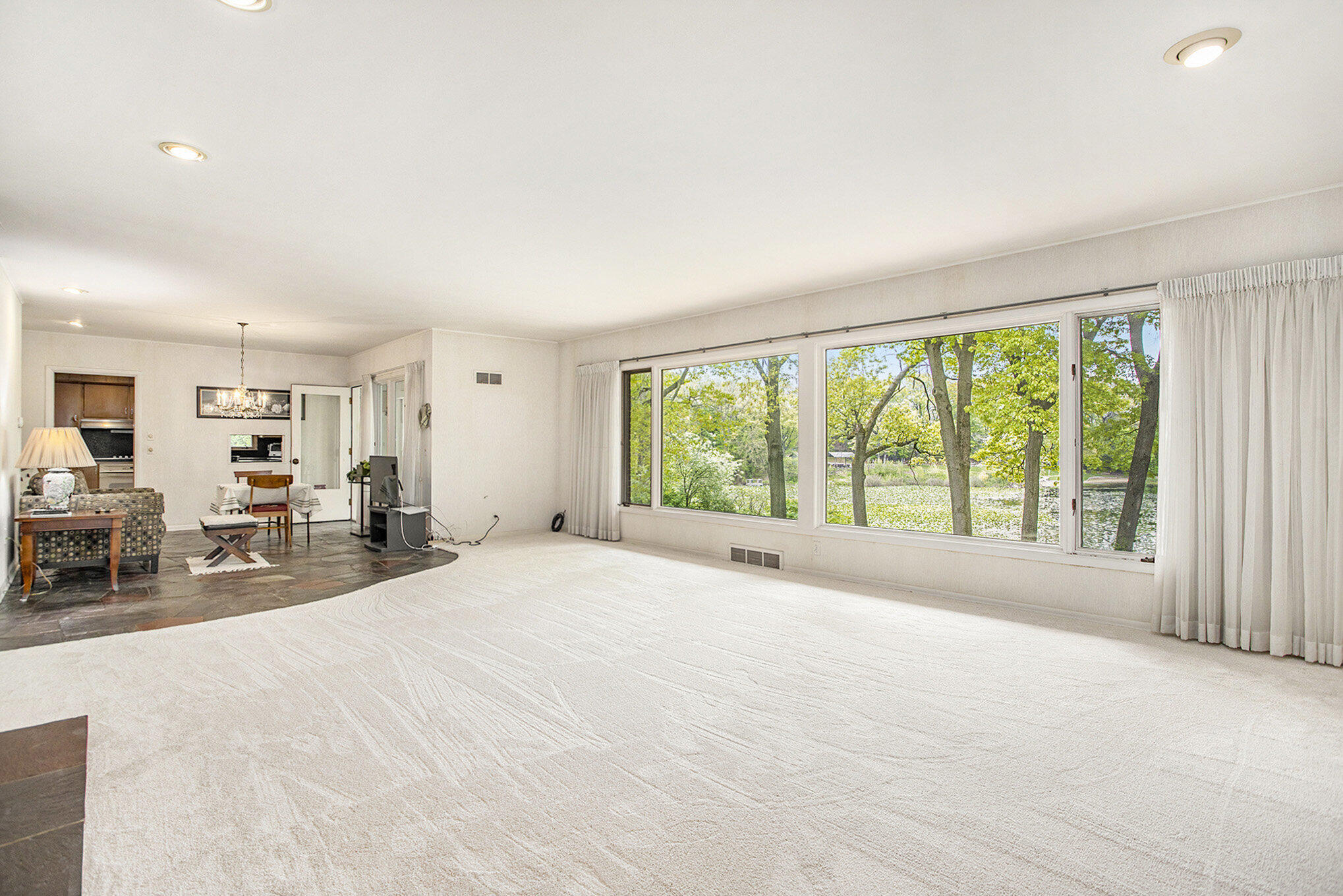 Kalamazoo, Michigan 49008, United States, 4 Bedrooms Bedrooms, ,4 BathroomsBathrooms,Residential,Pending,129901