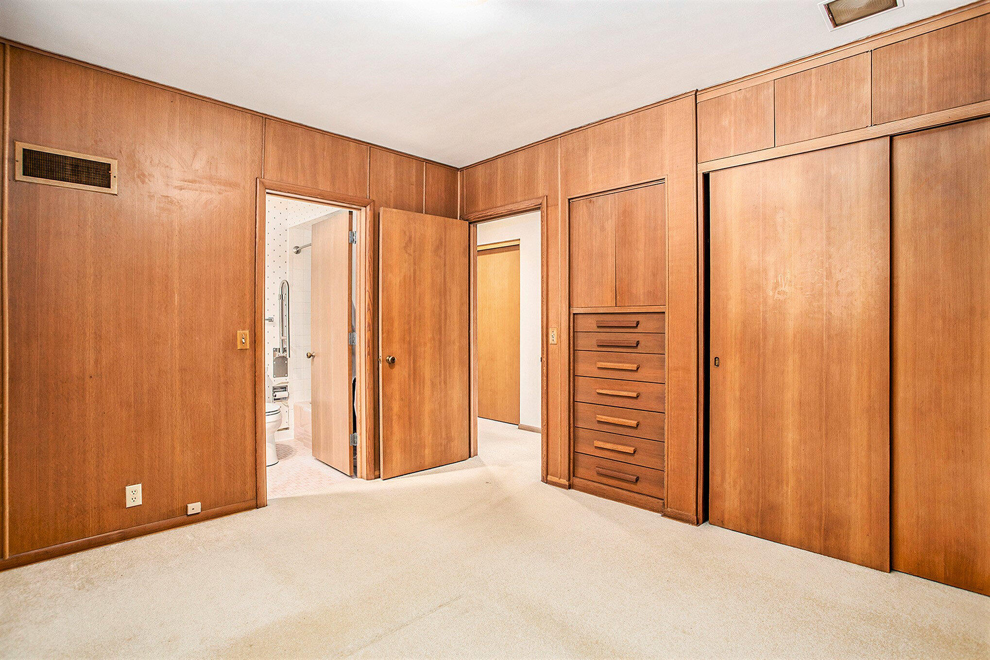 Kalamazoo, Michigan 49008, United States, 4 Bedrooms Bedrooms, ,4 BathroomsBathrooms,Residential,Pending,129901