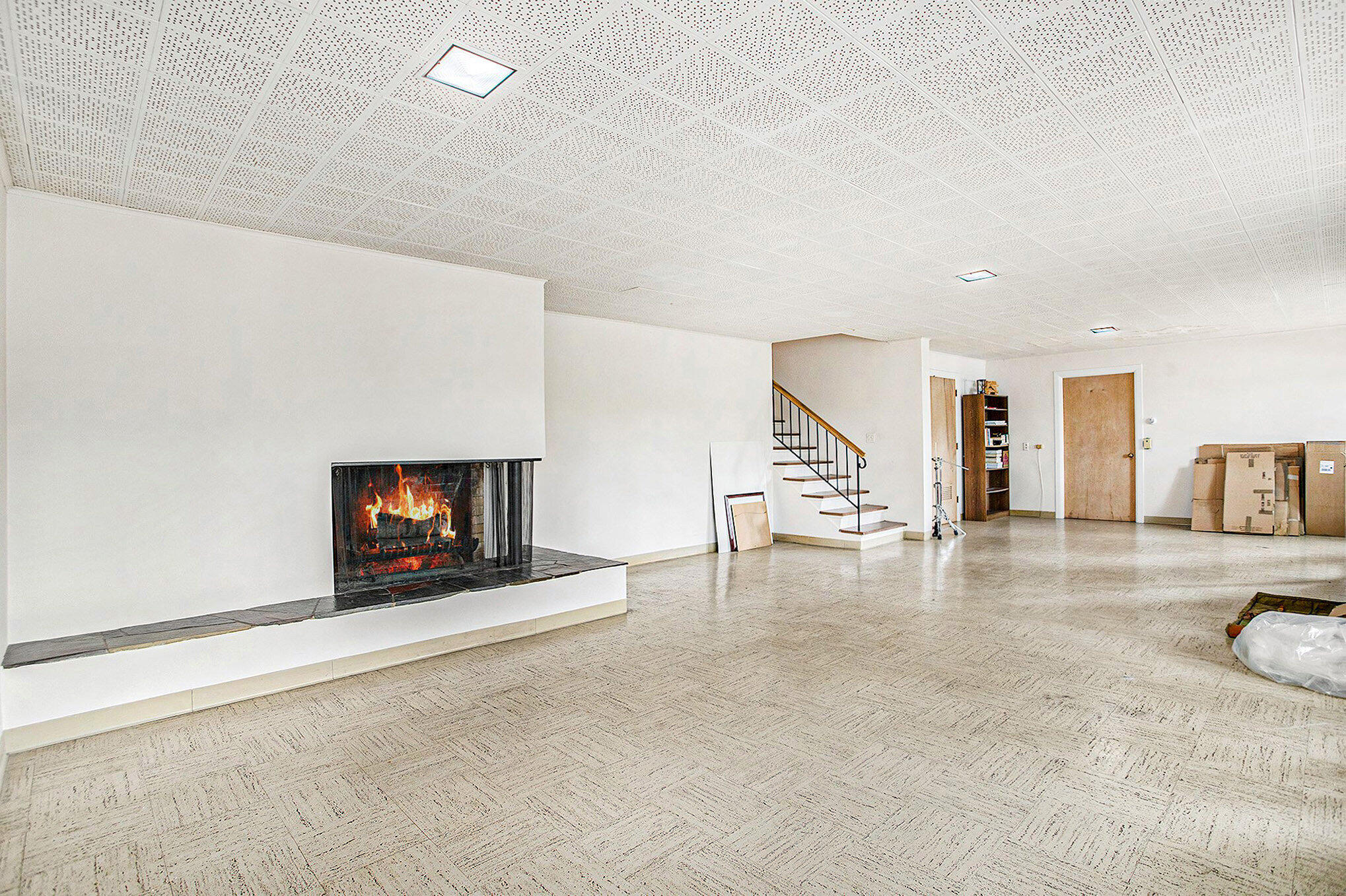 Kalamazoo, Michigan 49008, United States, 4 Bedrooms Bedrooms, ,4 BathroomsBathrooms,Residential,Pending,129901