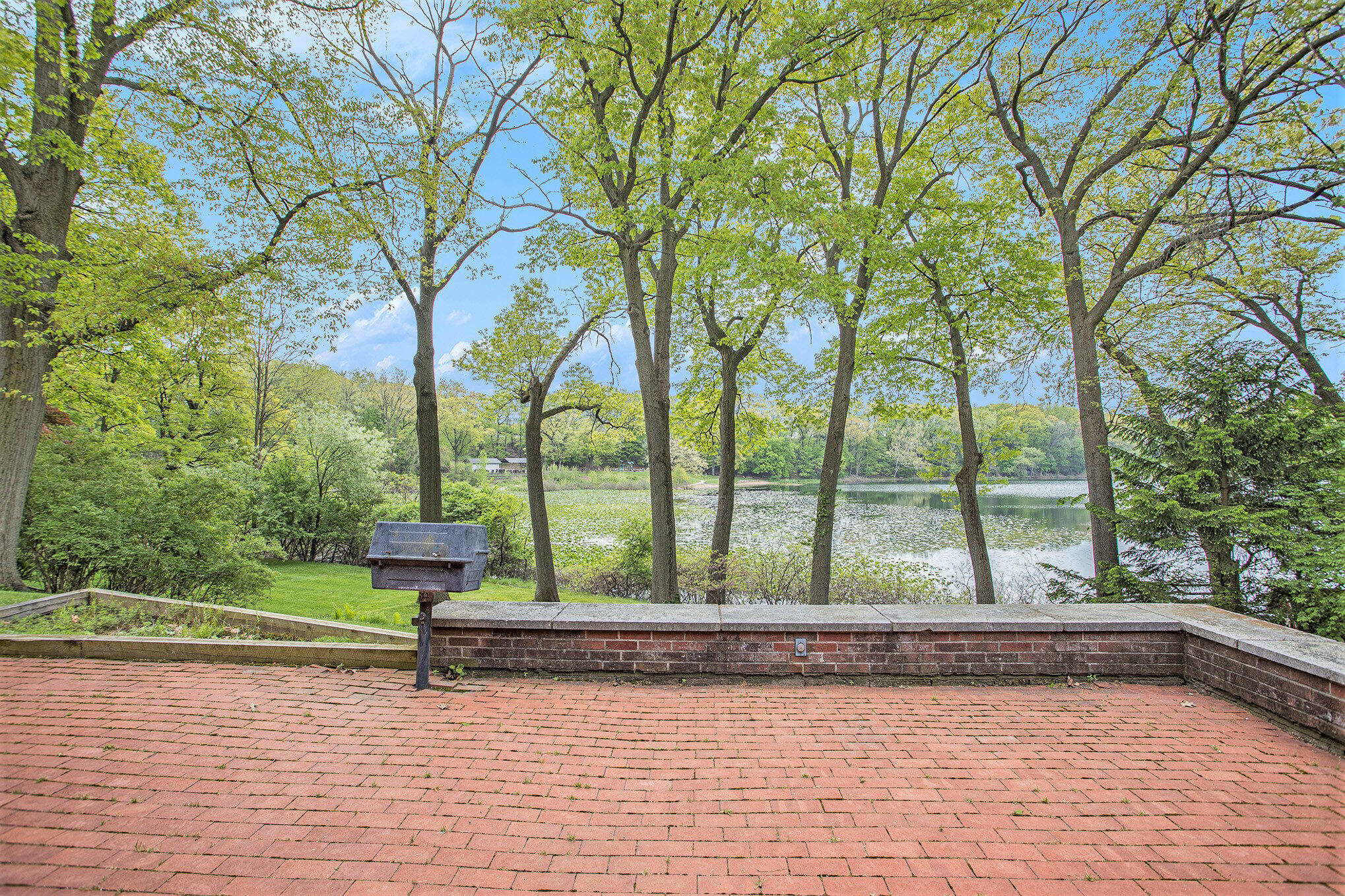 Kalamazoo, Michigan 49008, United States, 4 Bedrooms Bedrooms, ,4 BathroomsBathrooms,Residential,Pending,129901