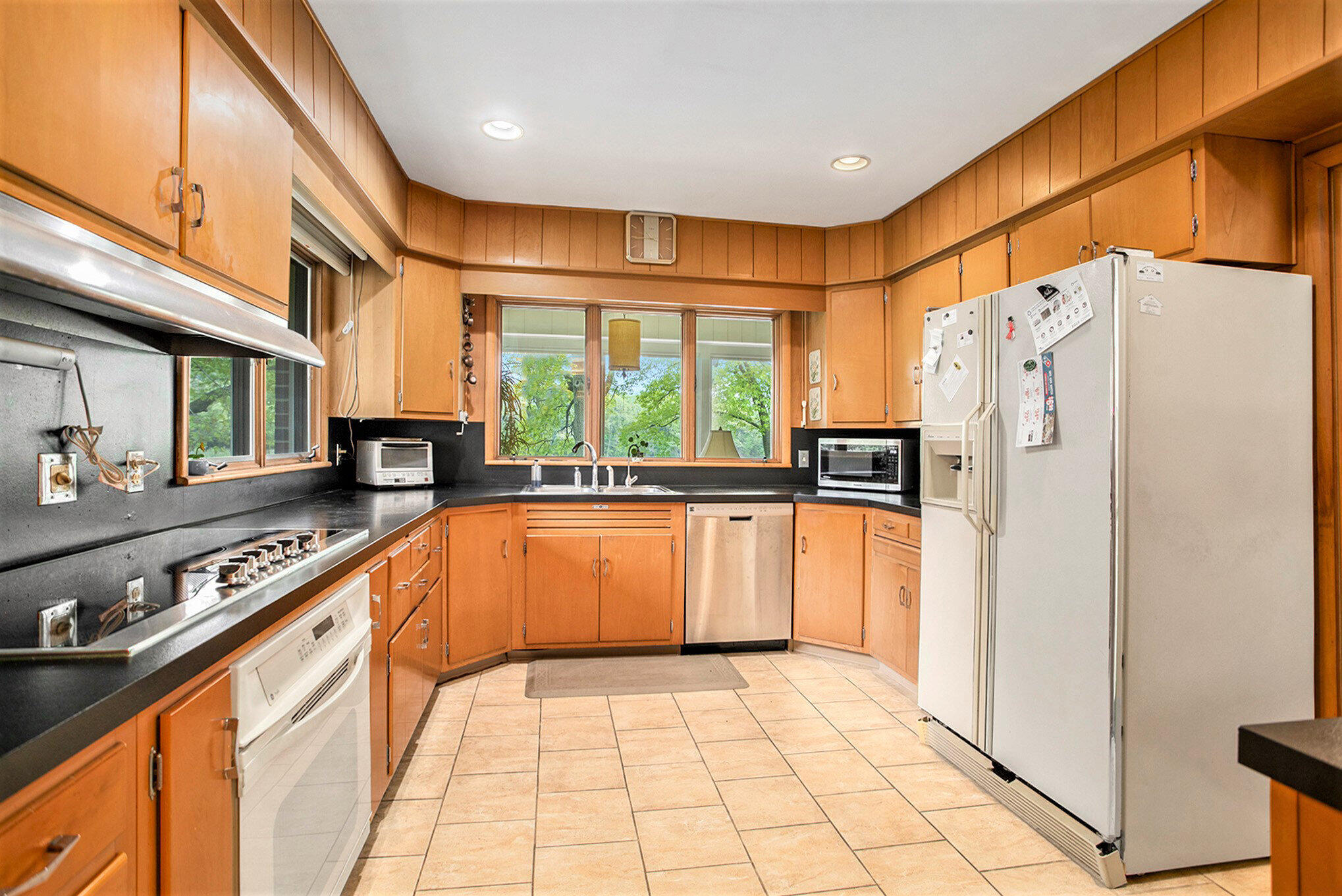 Kalamazoo, Michigan 49008, United States, 4 Bedrooms Bedrooms, ,4 BathroomsBathrooms,Residential,Pending,129901