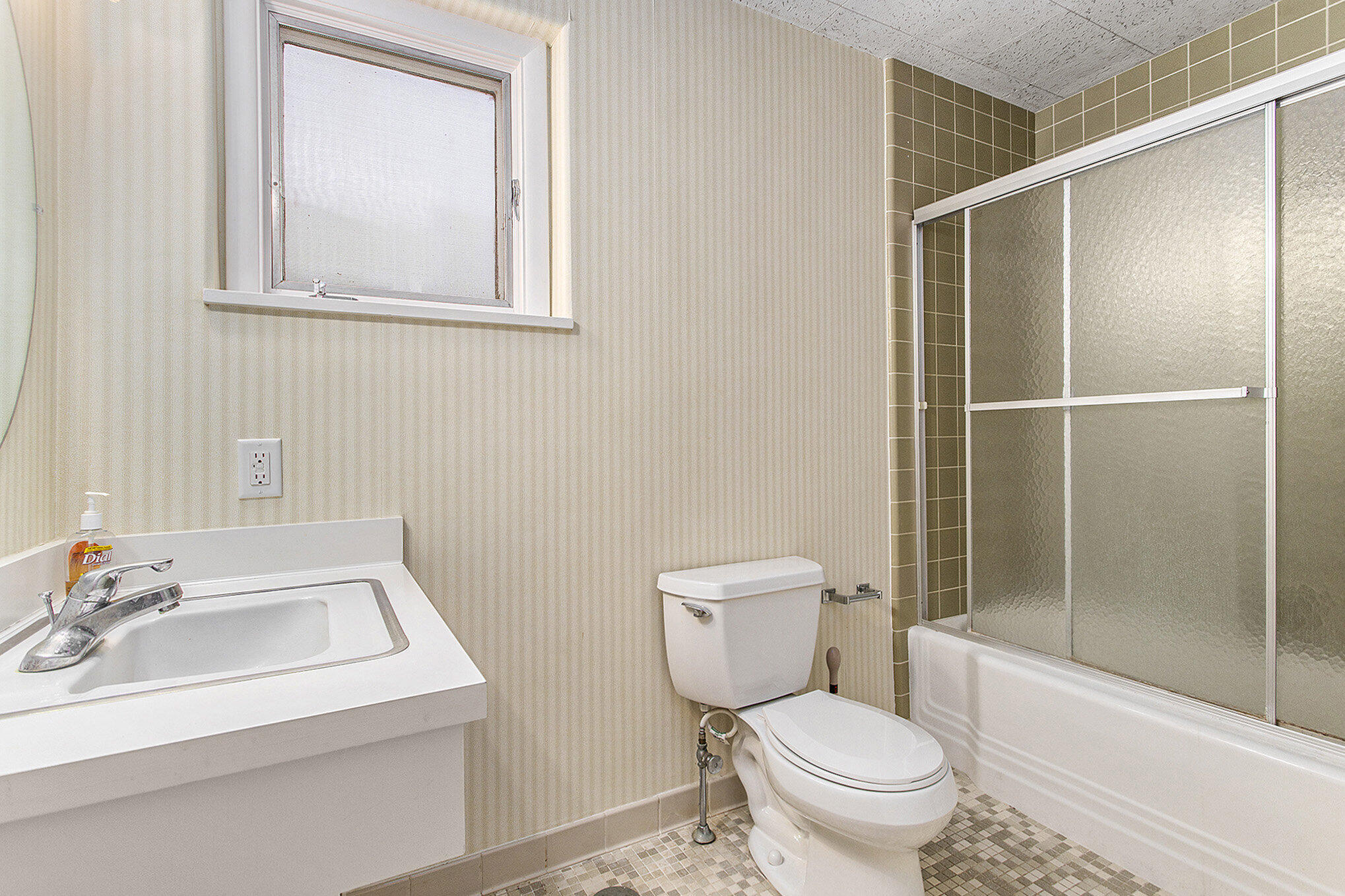 Kalamazoo, Michigan 49008, United States, 4 Bedrooms Bedrooms, ,4 BathroomsBathrooms,Residential,Pending,129901