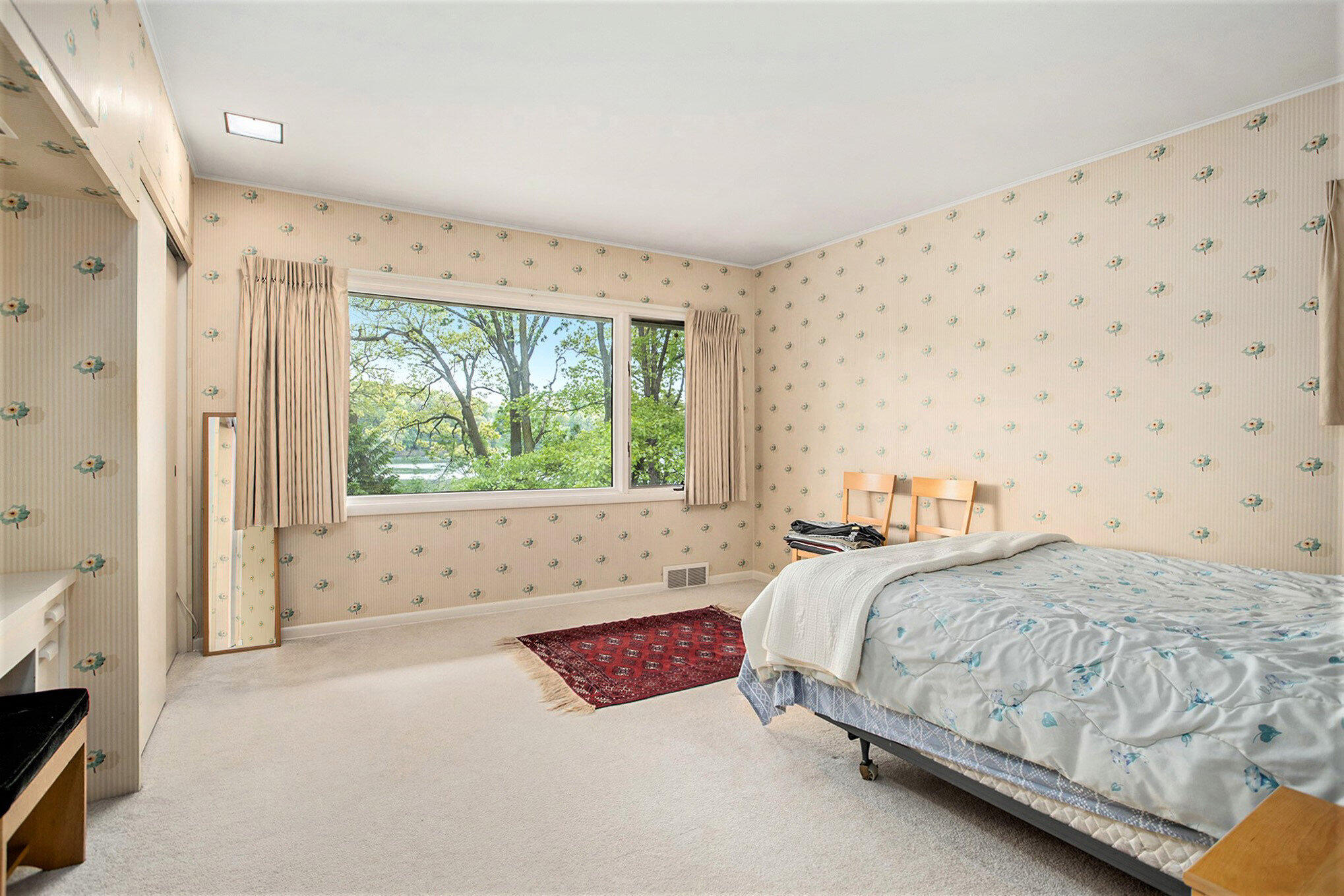 Kalamazoo, Michigan 49008, United States, 4 Bedrooms Bedrooms, ,4 BathroomsBathrooms,Residential,Pending,129901