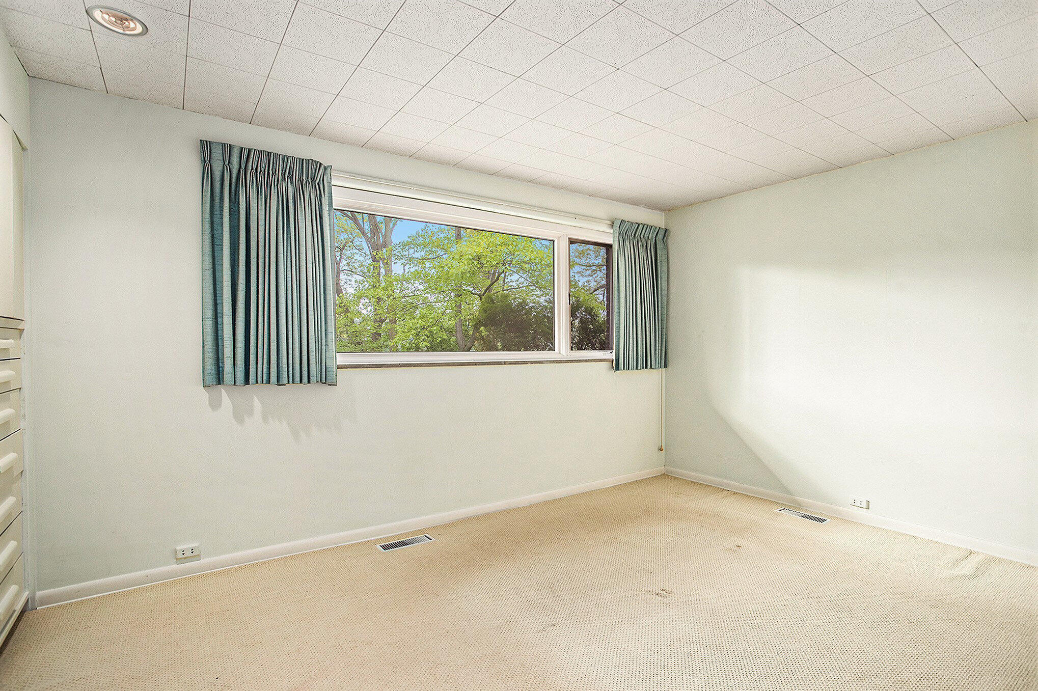 Kalamazoo, Michigan 49008, United States, 4 Bedrooms Bedrooms, ,4 BathroomsBathrooms,Residential,Pending,129901