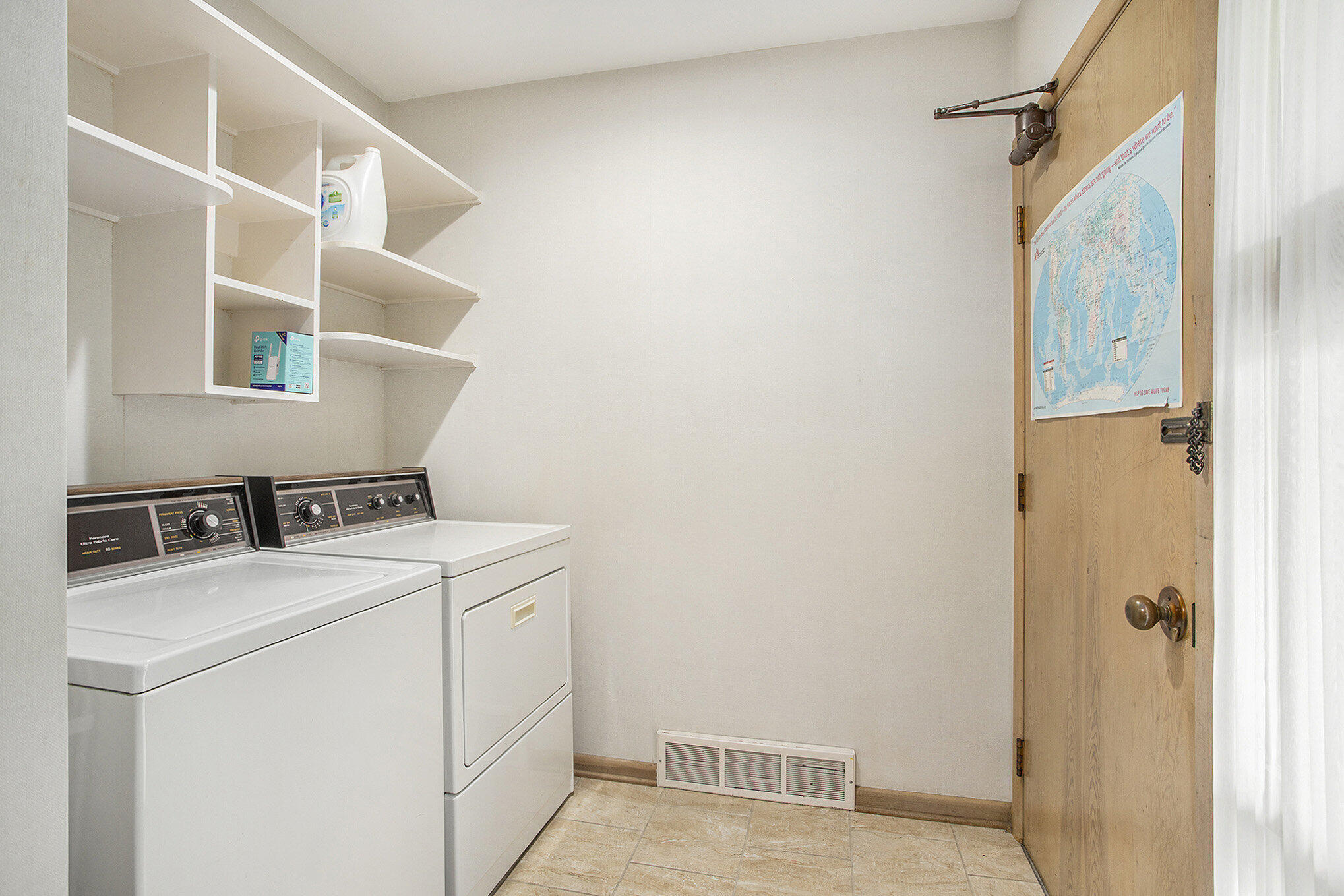 Kalamazoo, Michigan 49008, United States, 4 Bedrooms Bedrooms, ,4 BathroomsBathrooms,Residential,Pending,129901