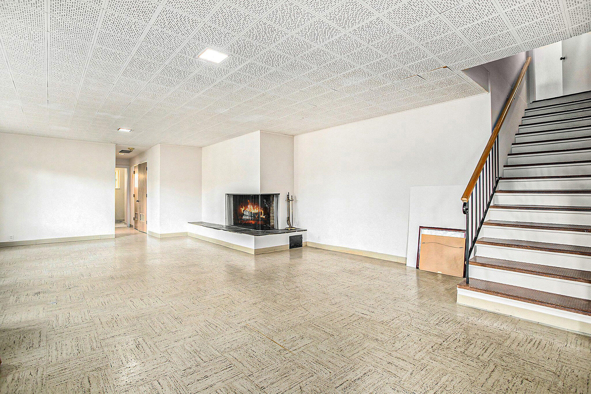 Kalamazoo, Michigan 49008, United States, 4 Bedrooms Bedrooms, ,4 BathroomsBathrooms,Residential,Pending,129901