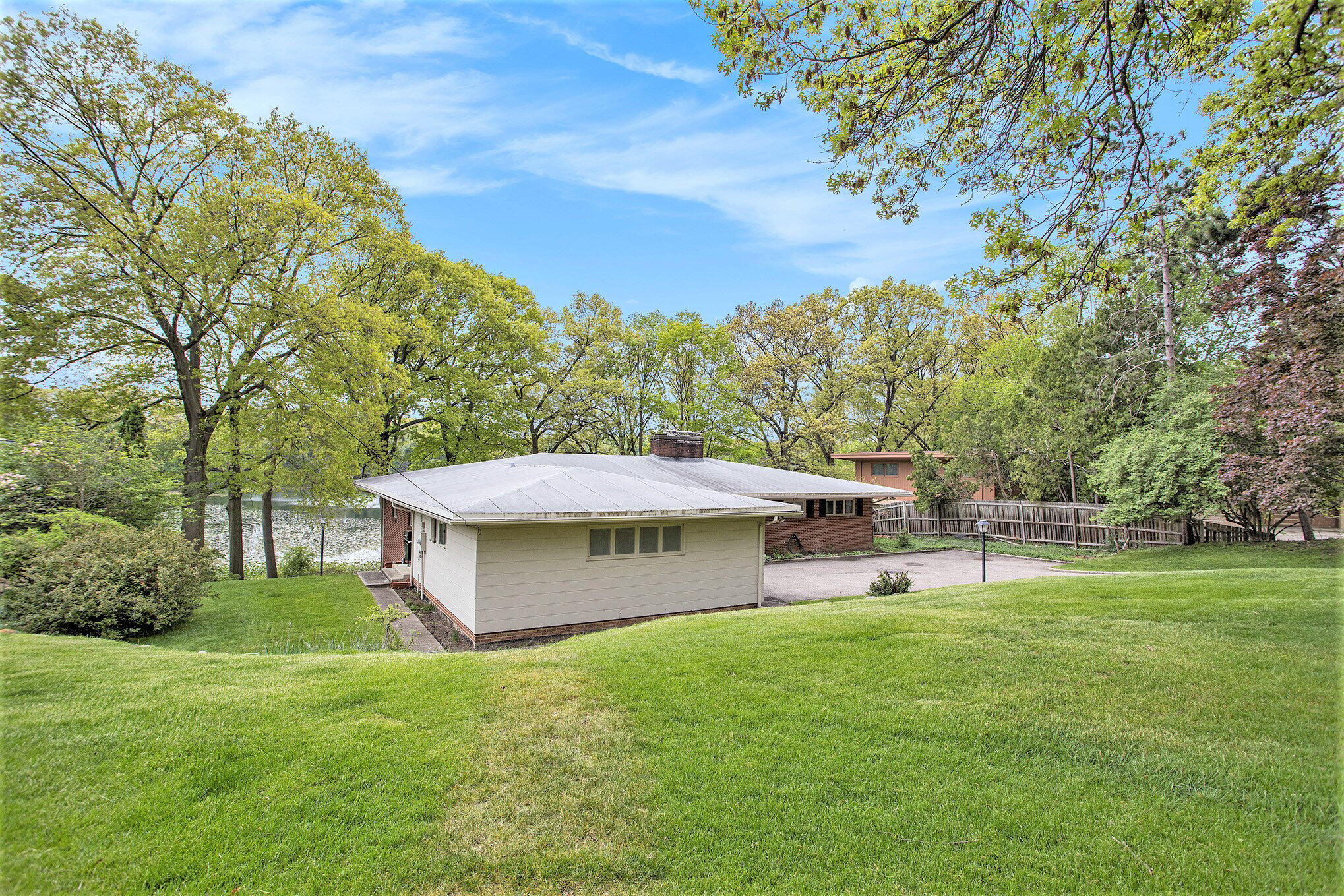 Kalamazoo, Michigan 49008, United States, 4 Bedrooms Bedrooms, ,4 BathroomsBathrooms,Residential,Pending,129901