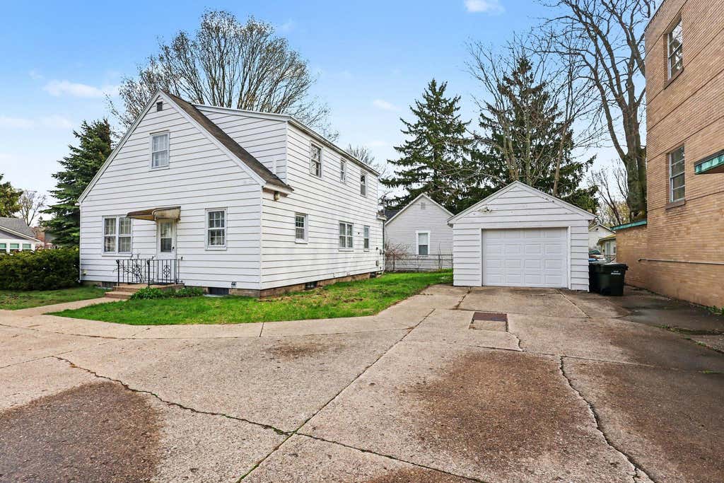 Photo of 2129 Miner Avenue, Muskegon, MI 49441 (MLS # 26016586)