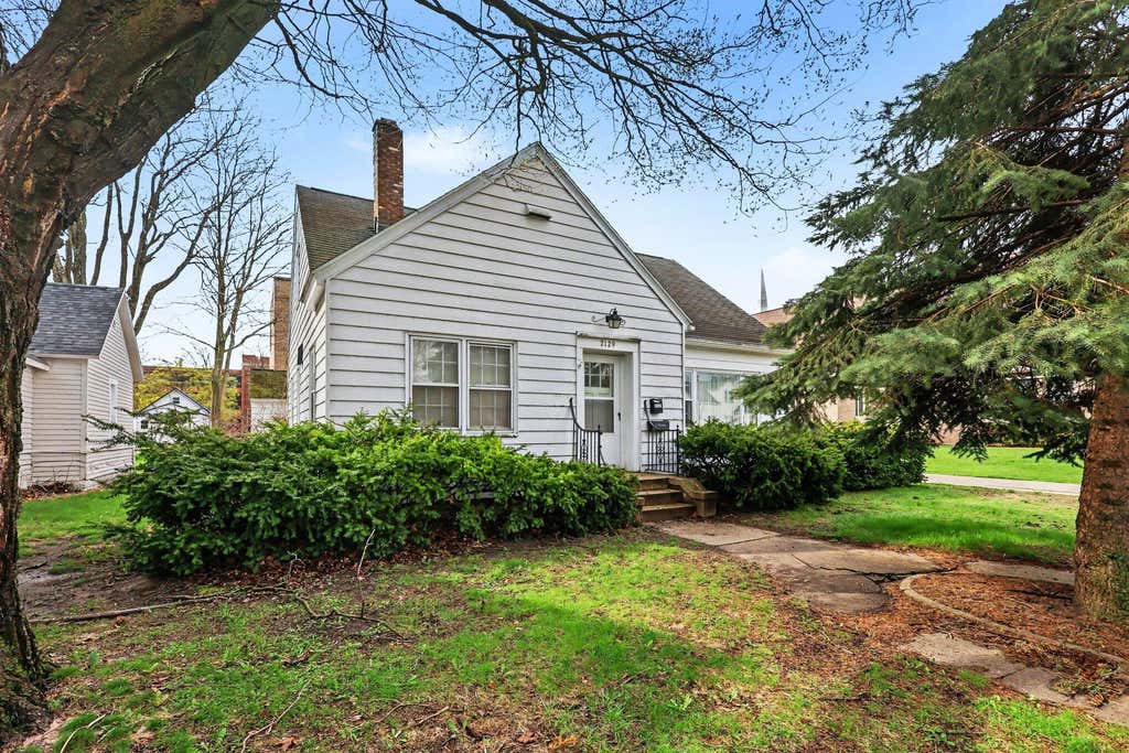 Photo of 2129 Miner Avenue, Muskegon, MI 49441 (MLS # 26016586)