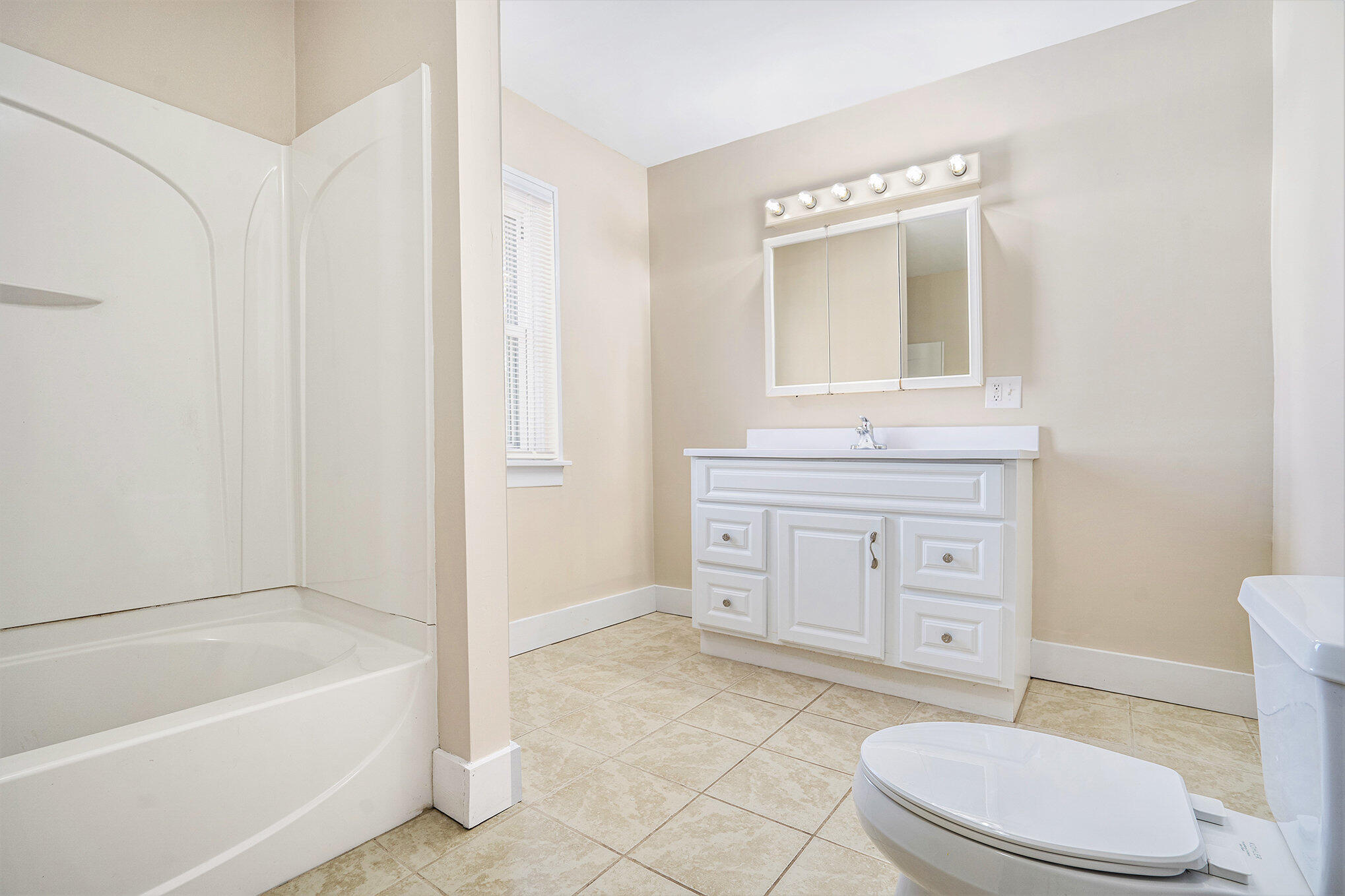 Kalamazoo, Michigan 49001, United States, 3 Bedrooms Bedrooms, ,2 BathroomsBathrooms,Residential,Pending,12099