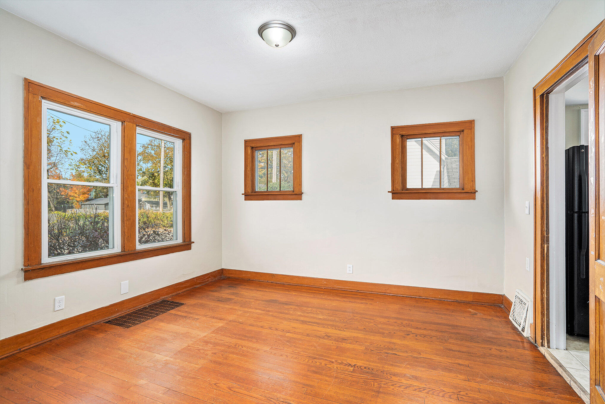 Kalamazoo, Michigan 49001, United States, 3 Bedrooms Bedrooms, ,2 BathroomsBathrooms,Residential,Pending,12099