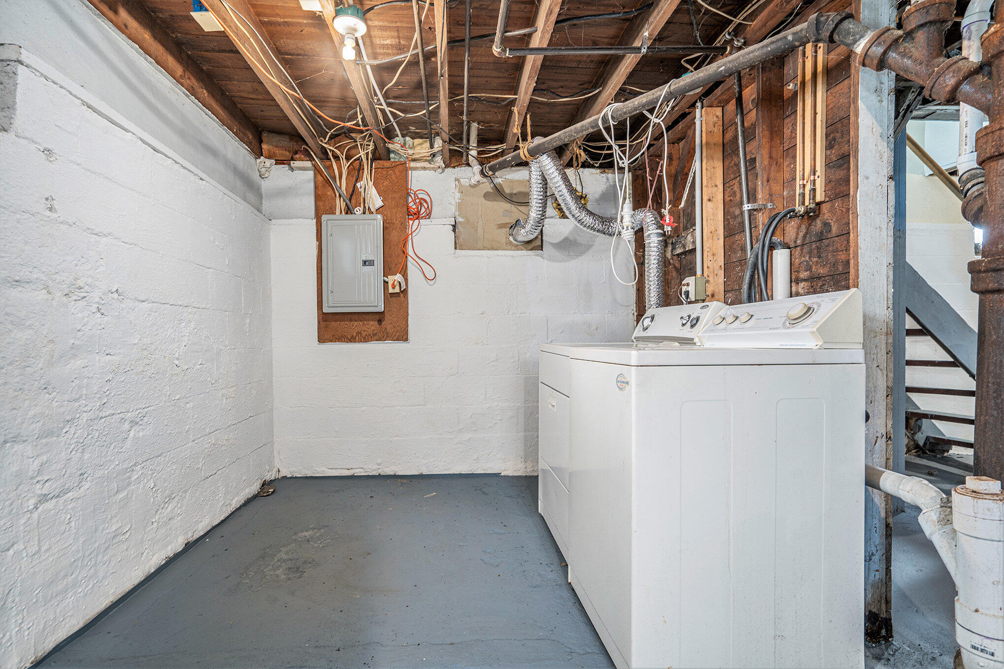 Kalamazoo, Michigan 49001, United States, 3 Bedrooms Bedrooms, ,2 BathroomsBathrooms,Residential,Pending,12099