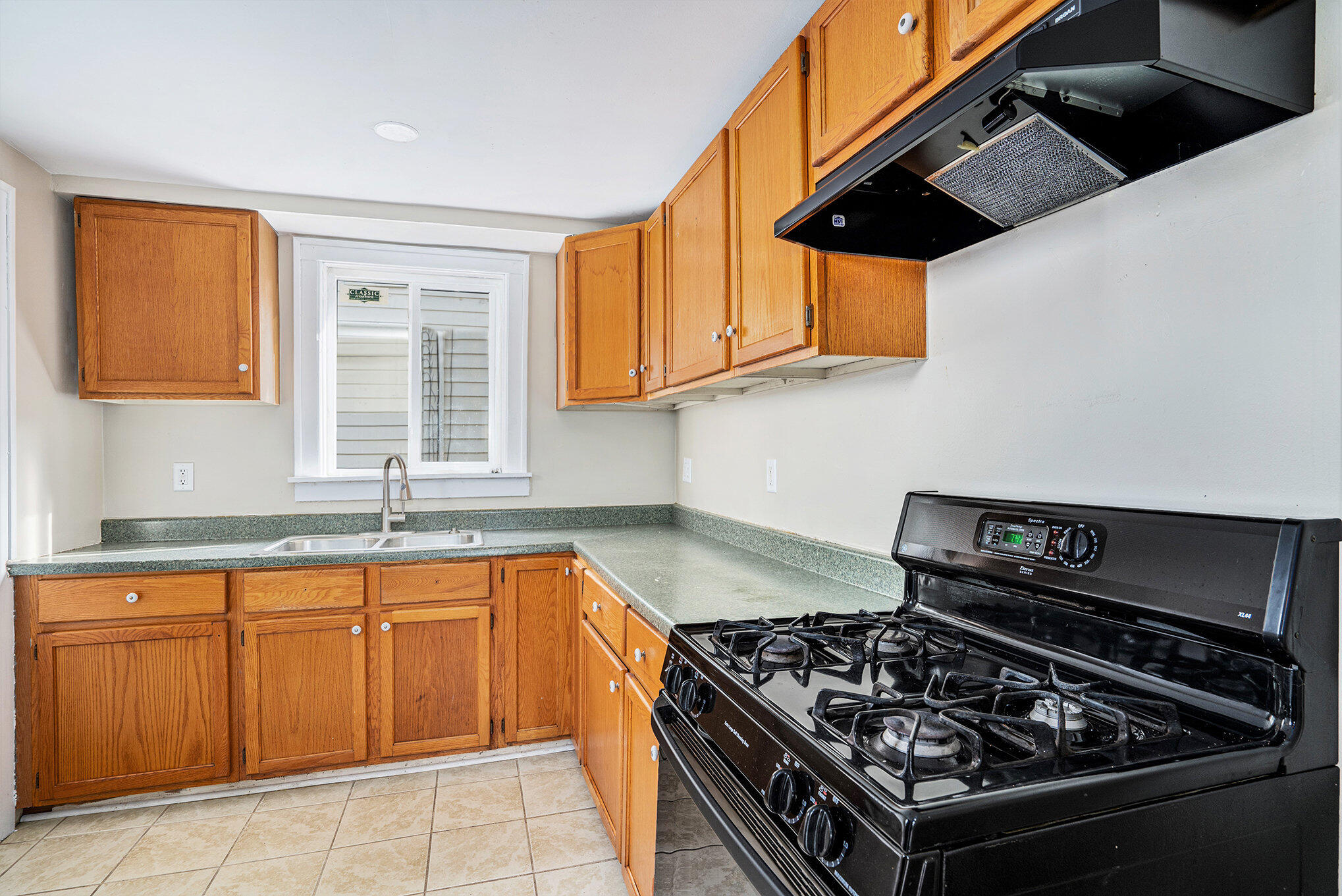 Kalamazoo, Michigan 49001, United States, 3 Bedrooms Bedrooms, ,2 BathroomsBathrooms,Residential,Pending,12099