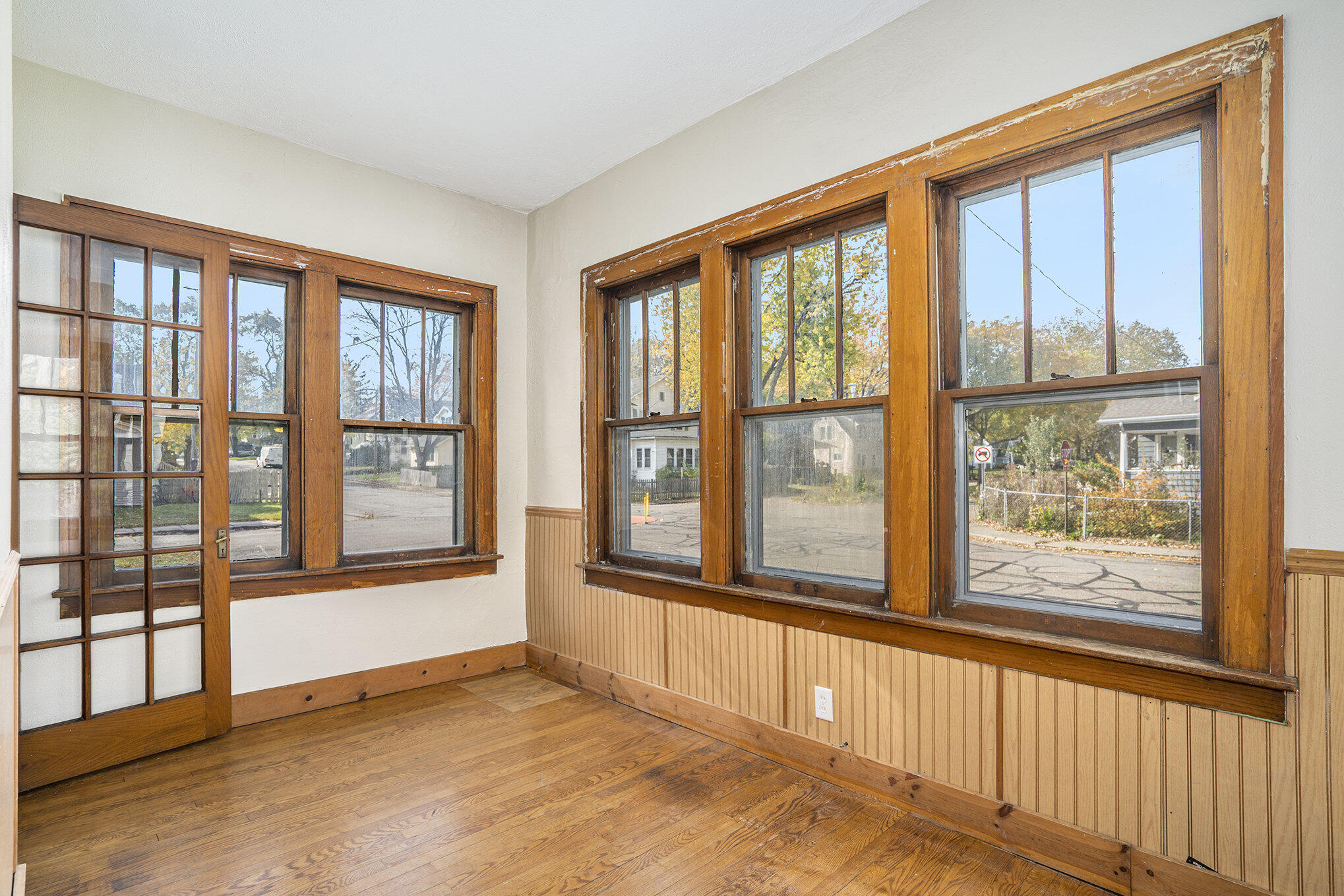 Kalamazoo, Michigan 49001, United States, 3 Bedrooms Bedrooms, ,2 BathroomsBathrooms,Residential,Pending,12099