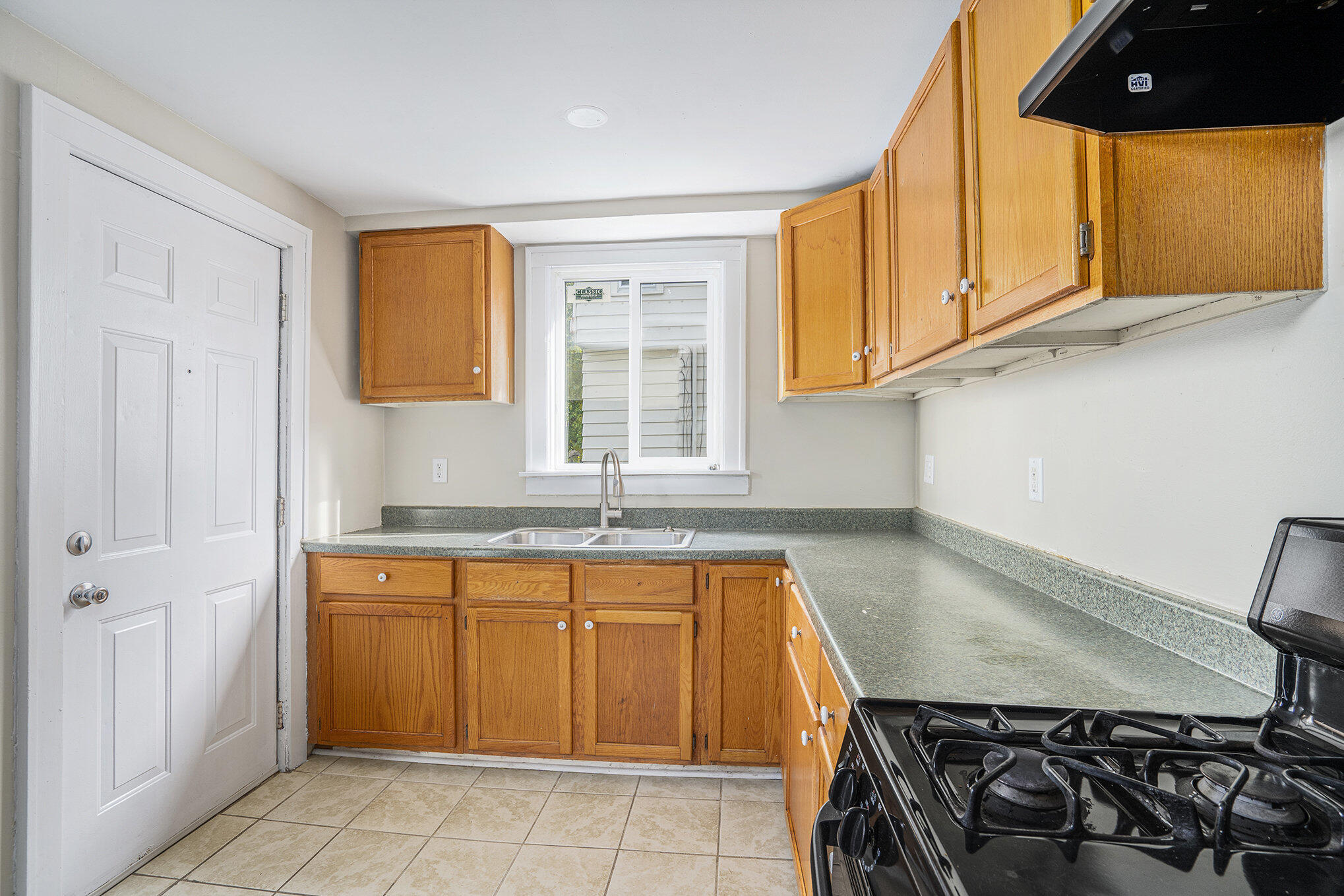 Kalamazoo, Michigan 49001, United States, 3 Bedrooms Bedrooms, ,2 BathroomsBathrooms,Residential,Pending,12099