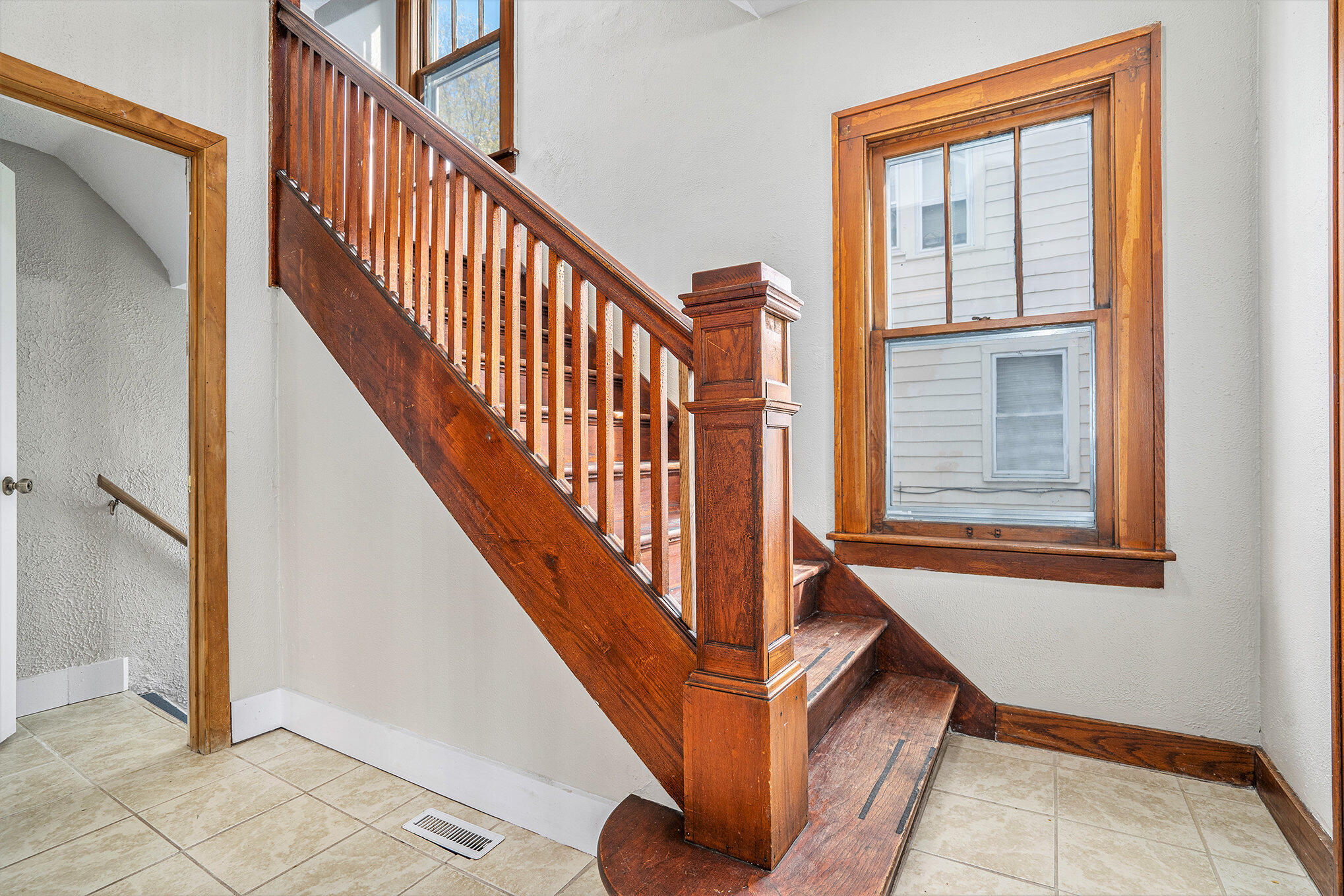 Kalamazoo, Michigan 49001, United States, 3 Bedrooms Bedrooms, ,2 BathroomsBathrooms,Residential,Pending,12099