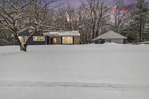 Photo of 1310 N Washington Avenue, Ludington, MI 49431 (MLS # 26002642)