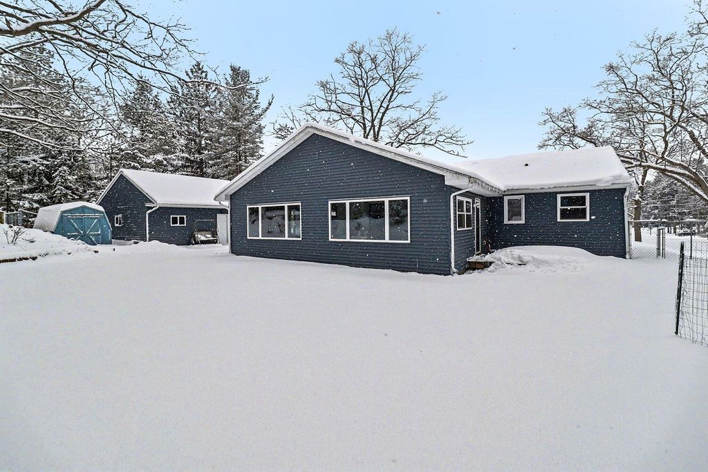 Photo of 1310 N Washington Avenue, Ludington, MI 49431 (MLS # 26002642)