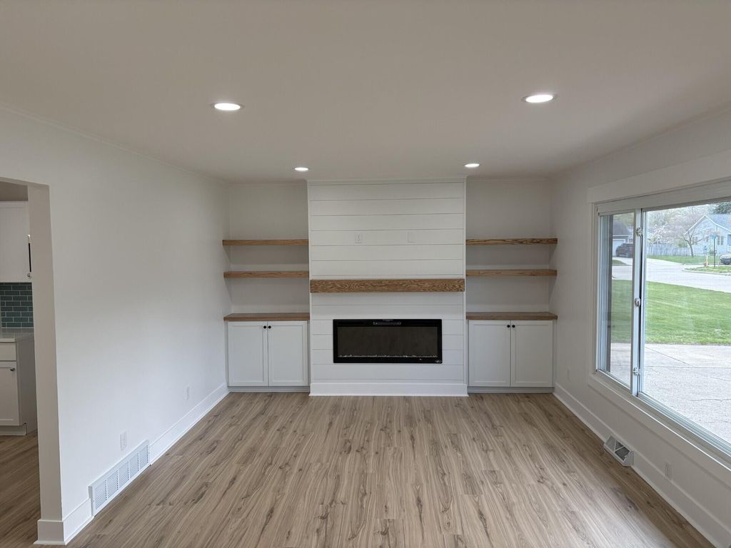 Photo of 2432 Blodgett Street, Muskegon, MI 49441 (MLS # 26018936)