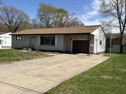 Photo of 2432 Blodgett Street, Muskegon, MI 49441 (MLS # 26018936)