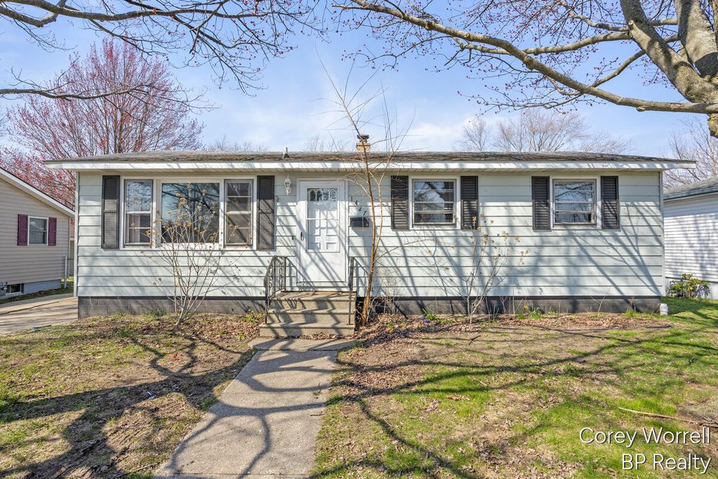Photo of 1427 Grant Avenue, Grand Haven, MI 49417 (MLS # 26017363)