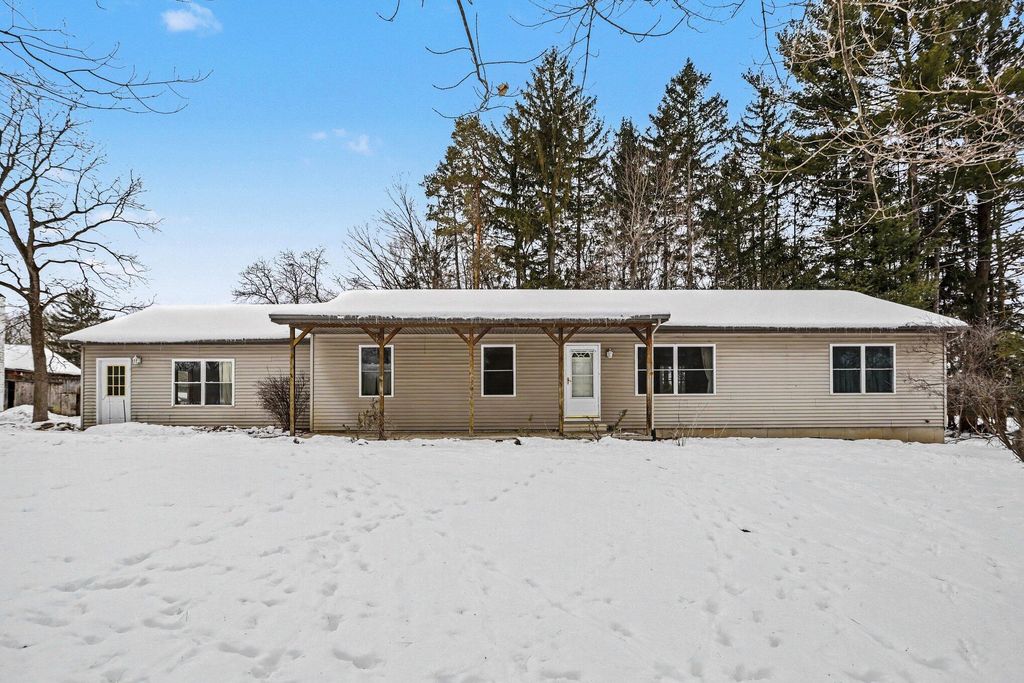 Photo of 772 39th Street, Allegan, MI 49010 (MLS # 26005371)
