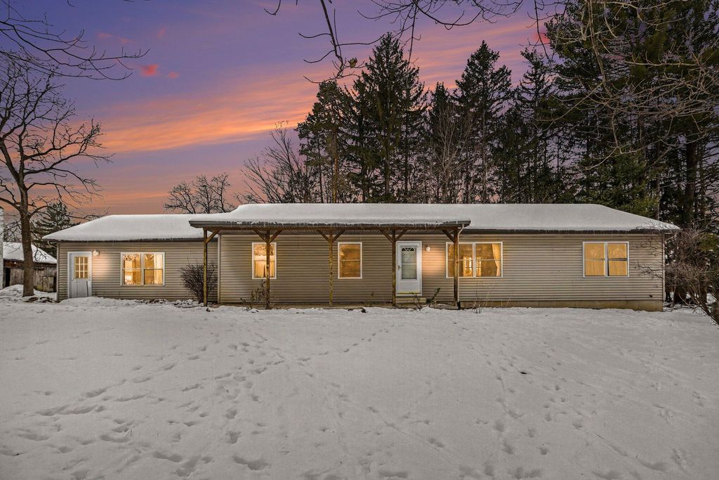 Photo of 772 39th Street, Allegan, MI 49010 (MLS # 26005371)