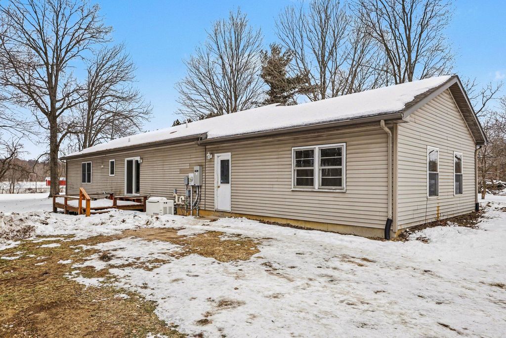 Photo of 772 39th Street, Allegan, MI 49010 (MLS # 26005371)