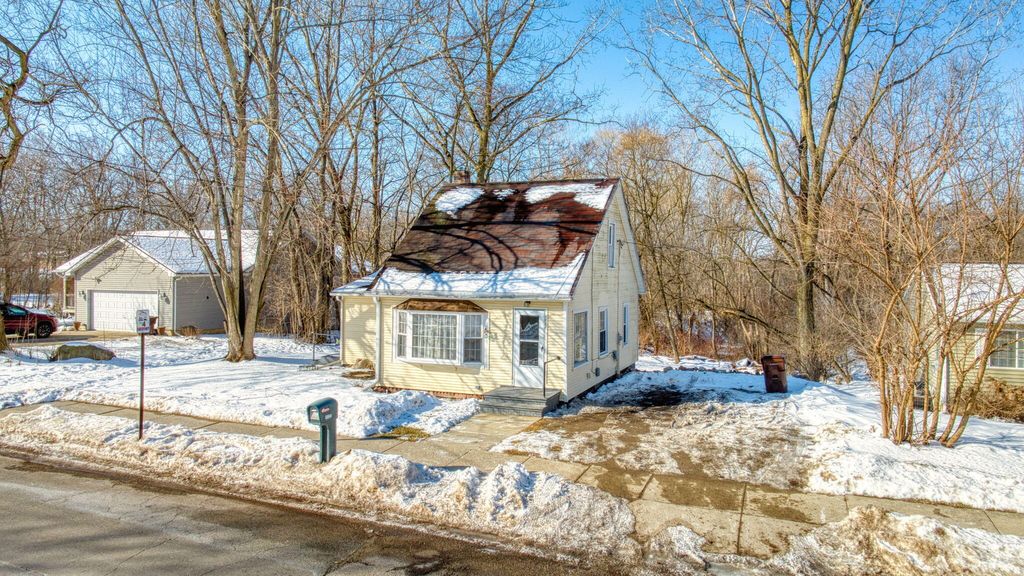 Photo of 1022 Ellery Avenue, Jackson, MI 49202 (MLS # 26005728)