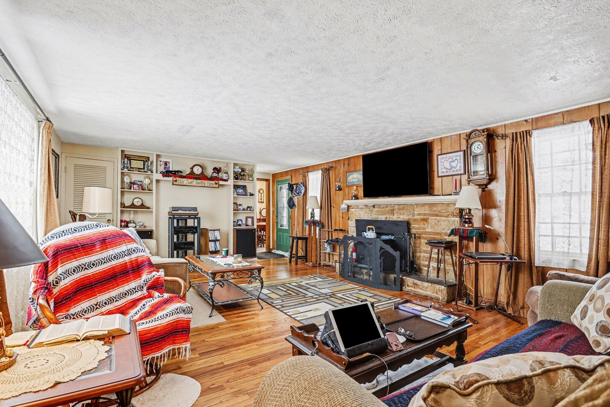 Properties Available 3 - 3 2636 N US Highway 31