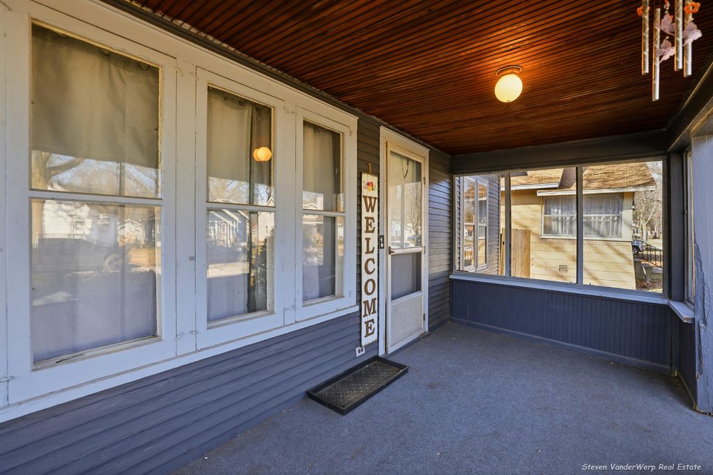 Photo of 1721 Jarman Street, Muskegon, MI 49442 (MLS # 26011433)