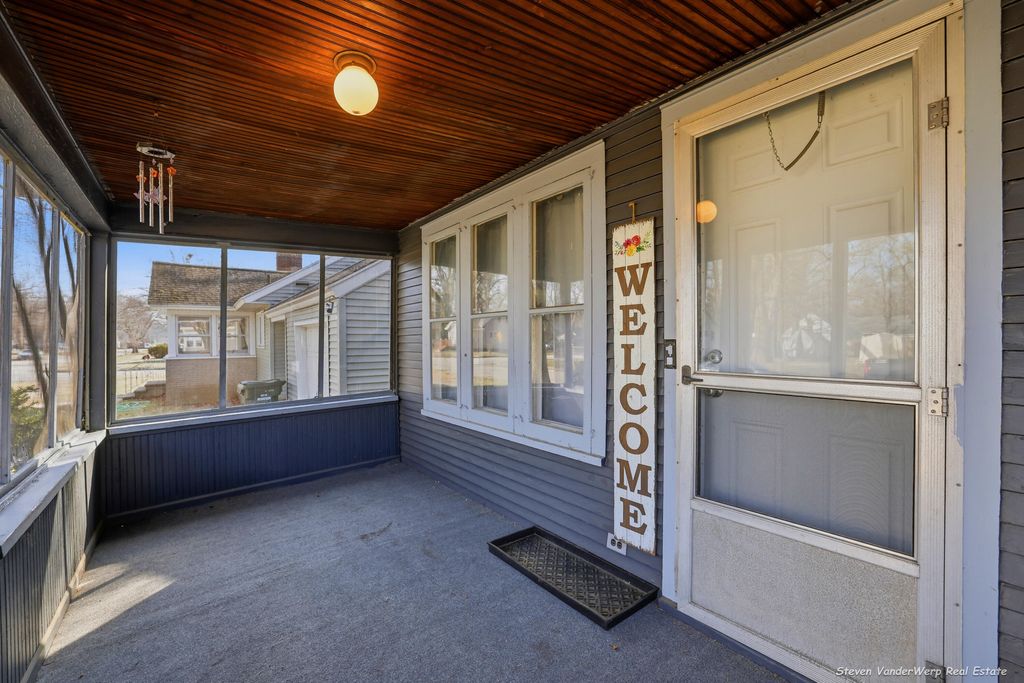 Photo of 1721 Jarman Street, Muskegon, MI 49442 (MLS # 26011433)