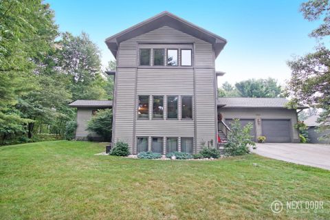 Photo of 1414 N Lakeshore Drive, Ludington, MI 49431 (MLS # 26007858)