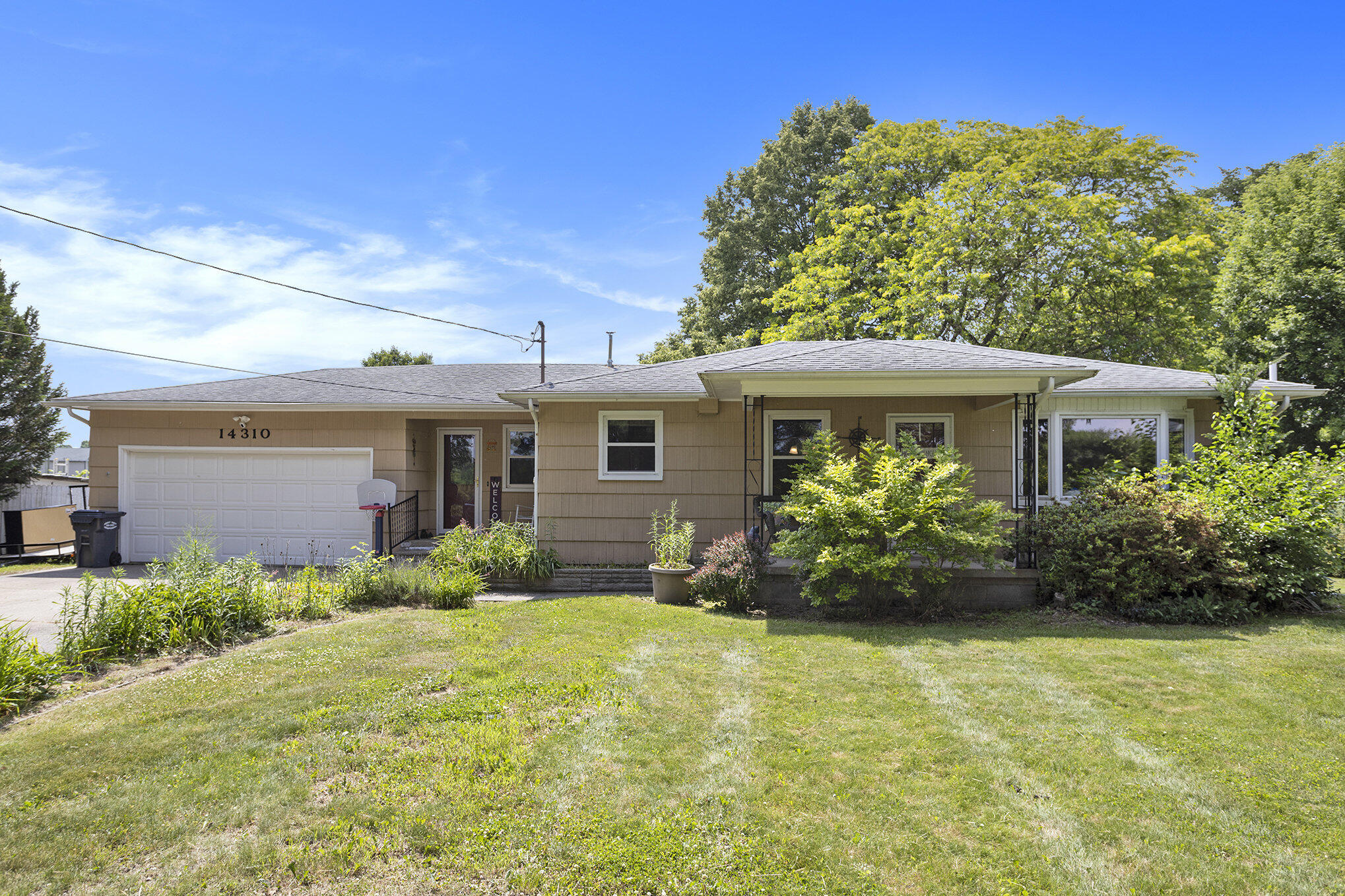 Hickory Corners, Michigan 49060, United States, 2 Bedrooms Bedrooms, ,1 BathroomBathrooms,Residential,Active,156002