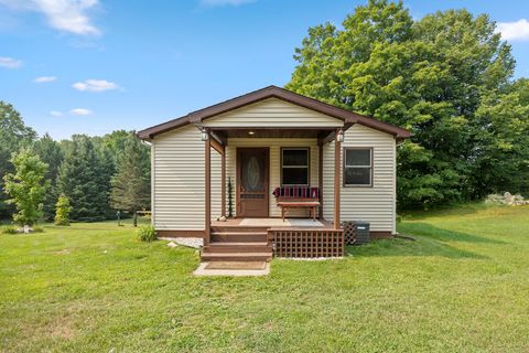 Photo of 11290 E 7 Mile Road, Tustin, MI 49688 (MLS # 25039947)