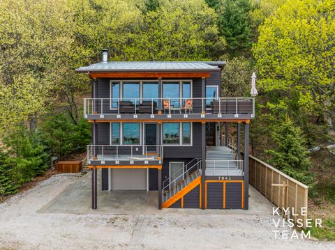 7042 S Montgomery Pentwater MI 49449