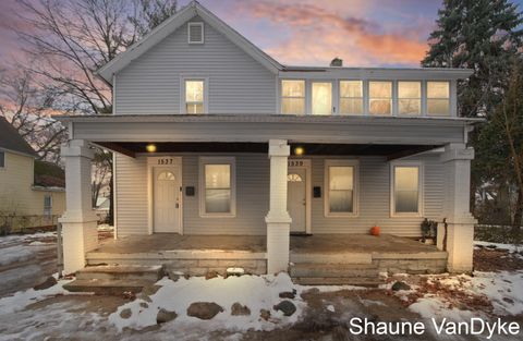 Photo of 1537 Broadway Avenue NW, Grand Rapids, MI 49504 (MLS # 26016755)