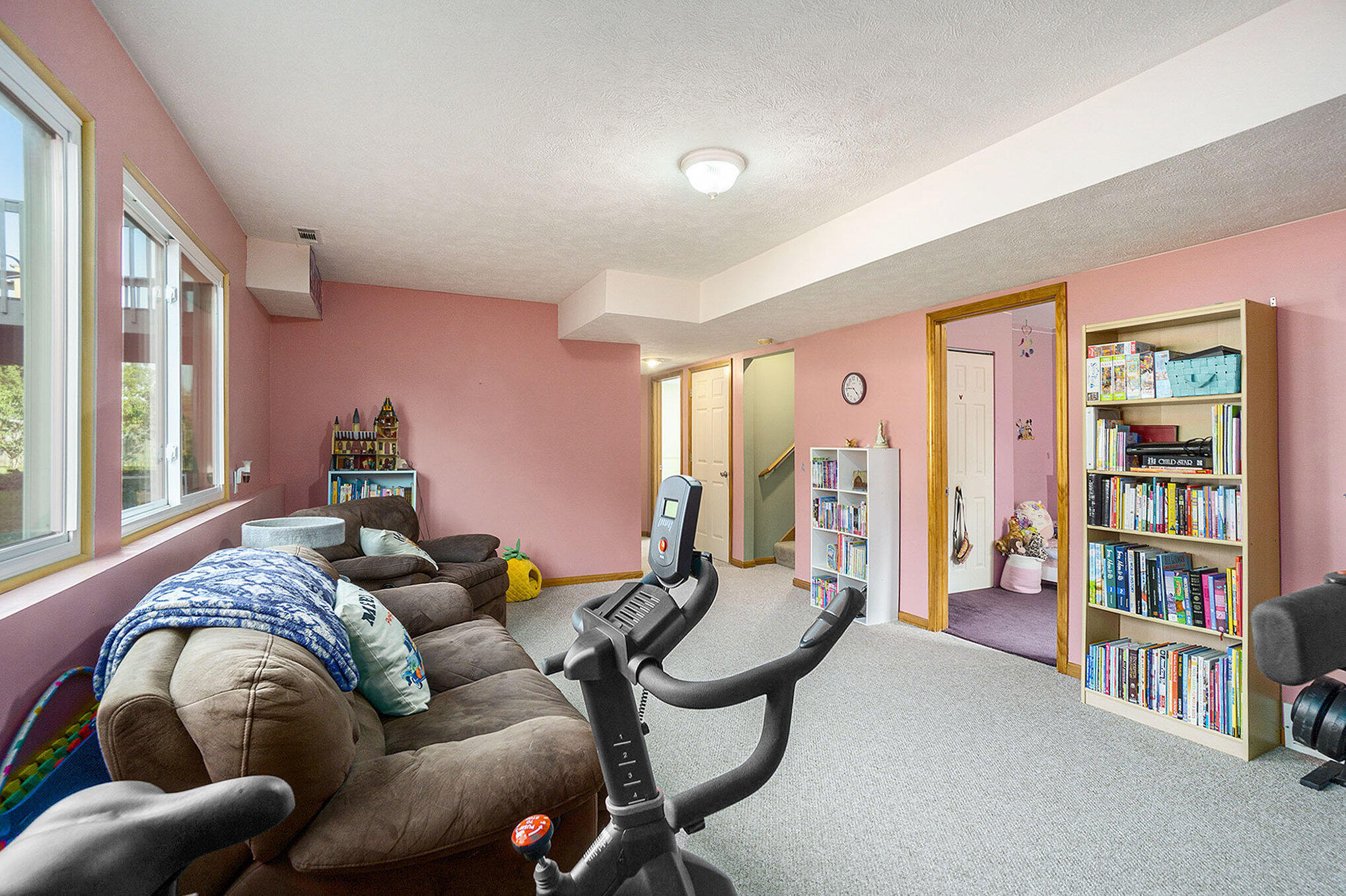 Allegan, Michigan 49010, United States, 4 Bedrooms Bedrooms, ,2 BathroomsBathrooms,Residential,Pending,211511