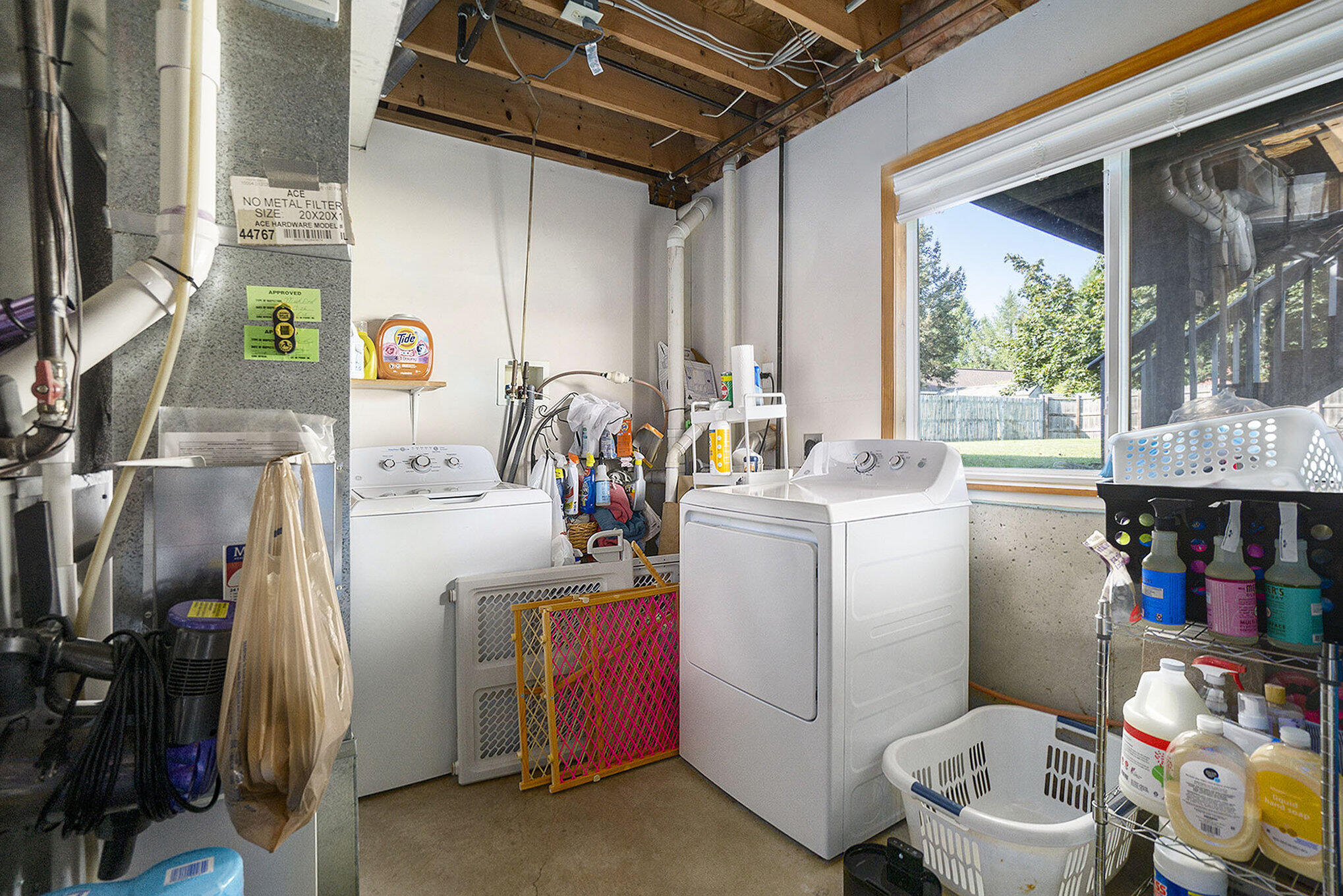 Allegan, Michigan 49010, United States, 4 Bedrooms Bedrooms, ,2 BathroomsBathrooms,Residential,Pending,211511