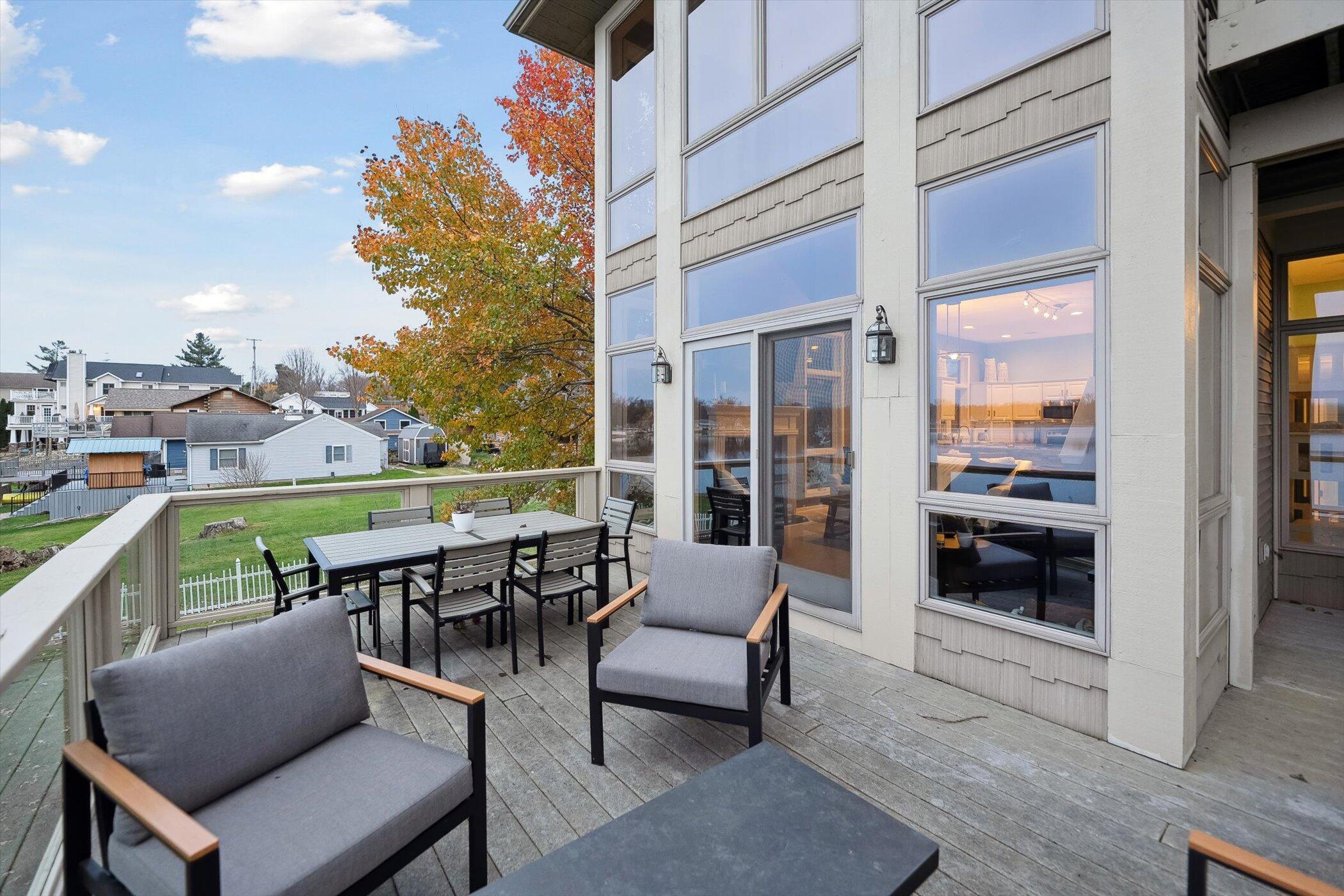 2490 Lakeview Drive