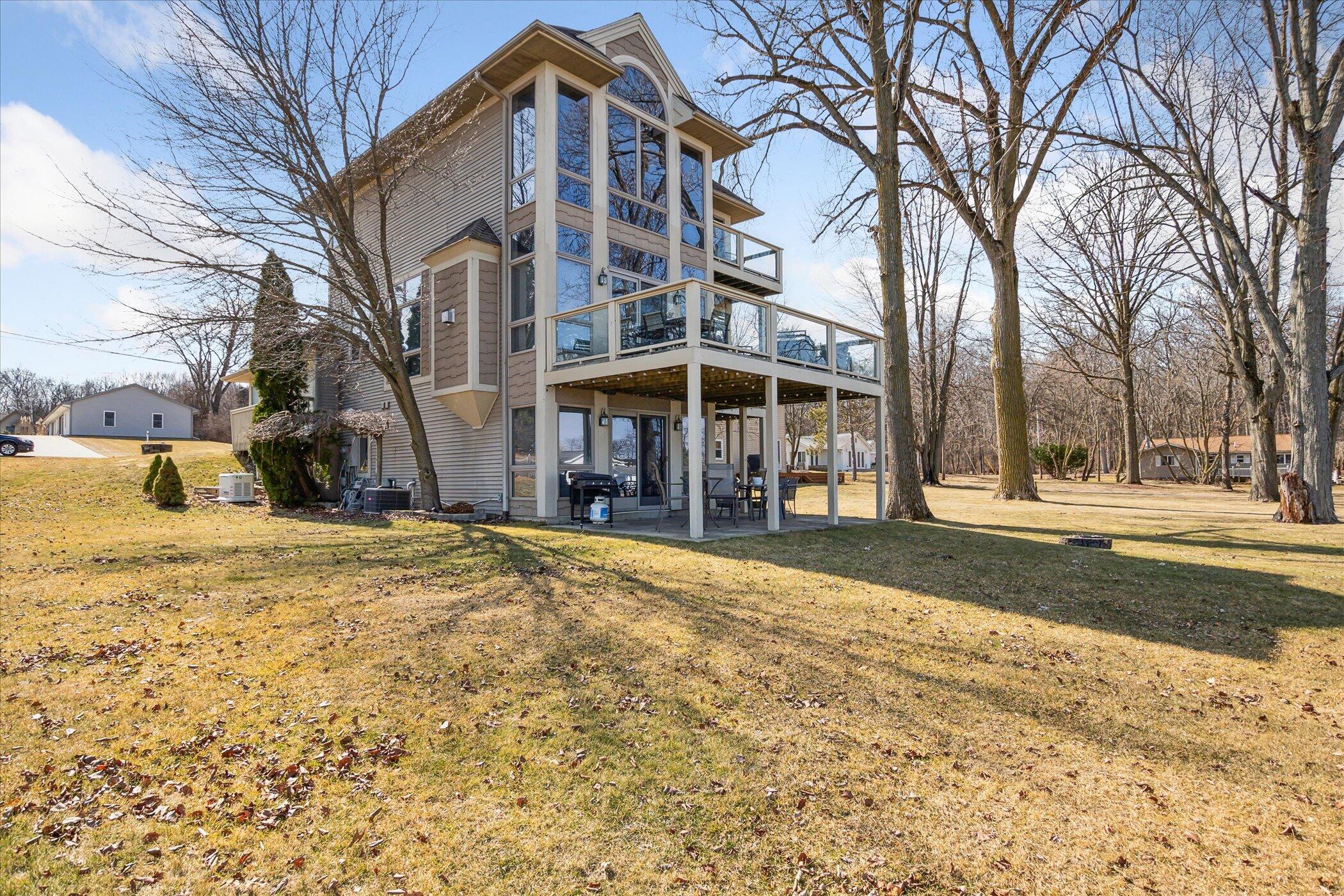 2490 Lakeview Drive